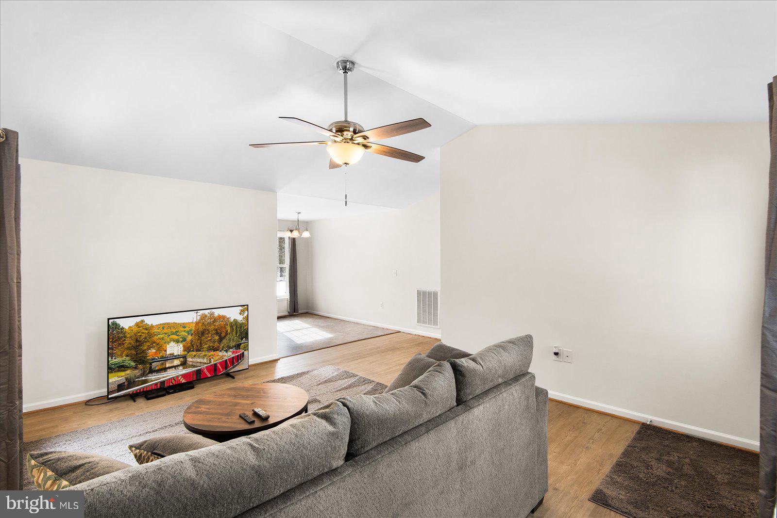 LAKE CAROLINE - Residential