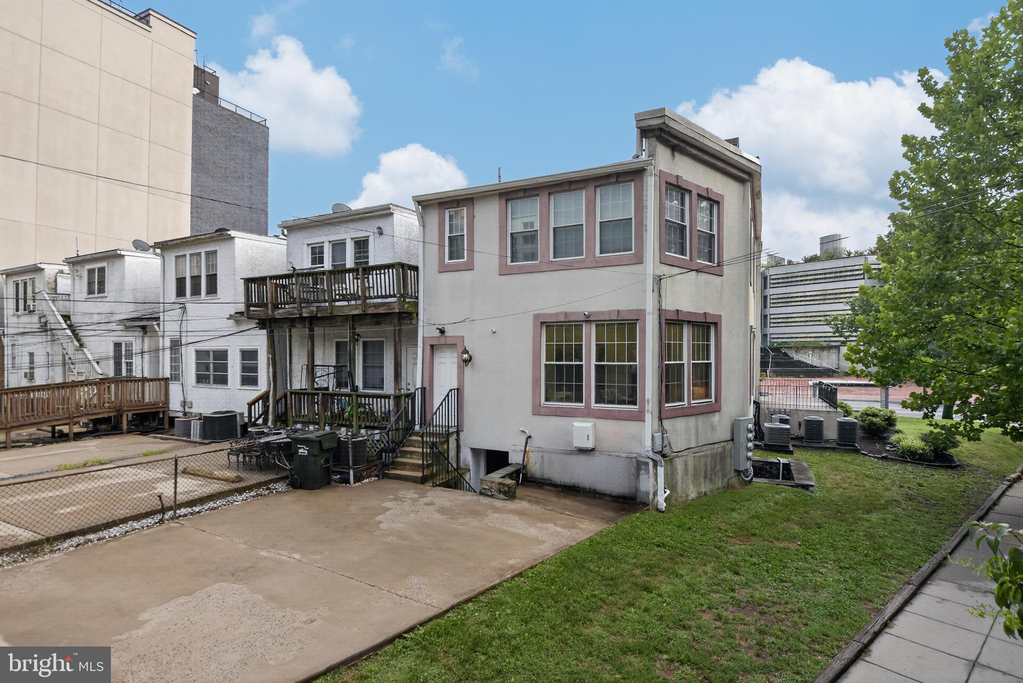 VAN NESS - Residential