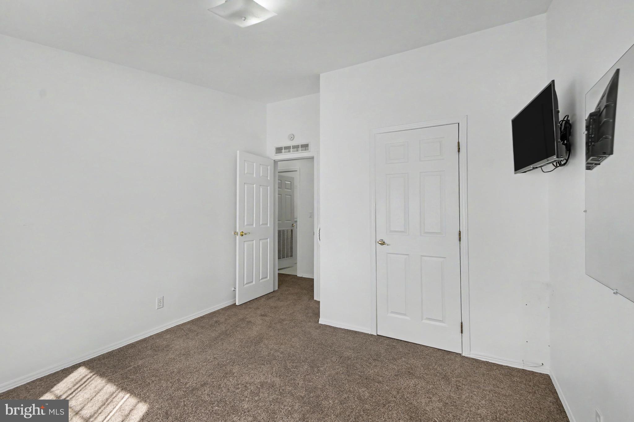 QUIET ACRES - Residential