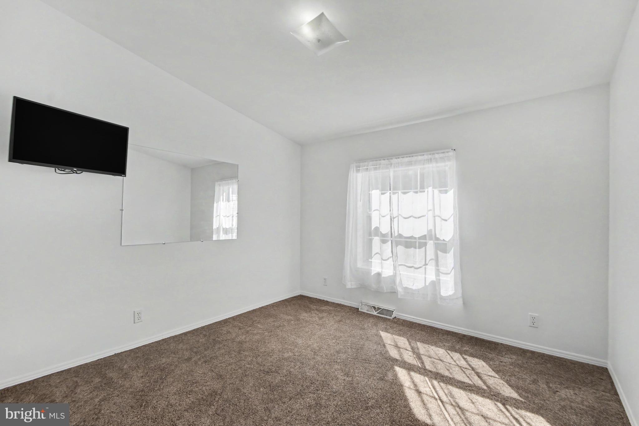 QUIET ACRES - Residential