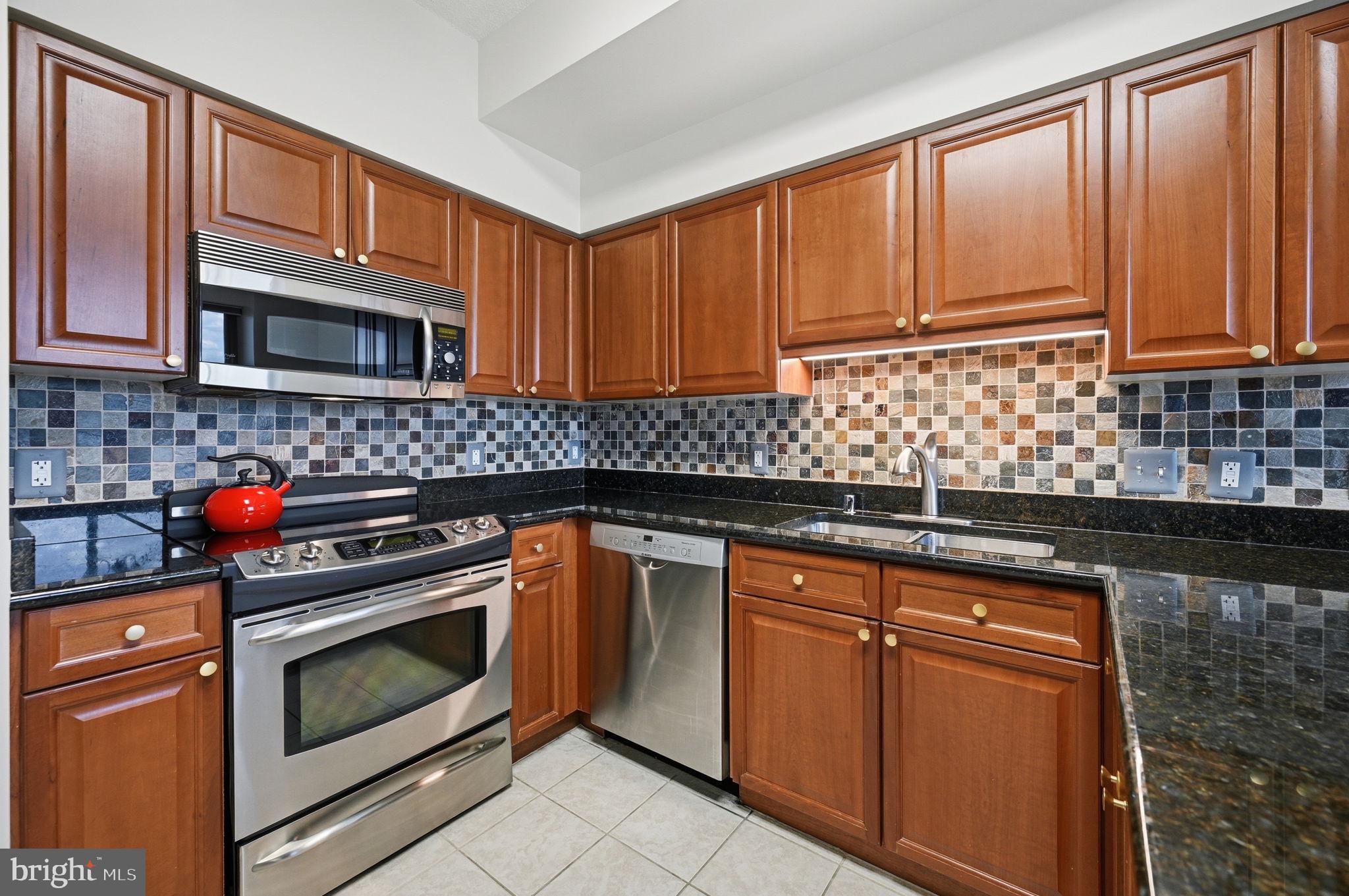 RIVERVIEW AT LANSDOWNE WOODS - Residential