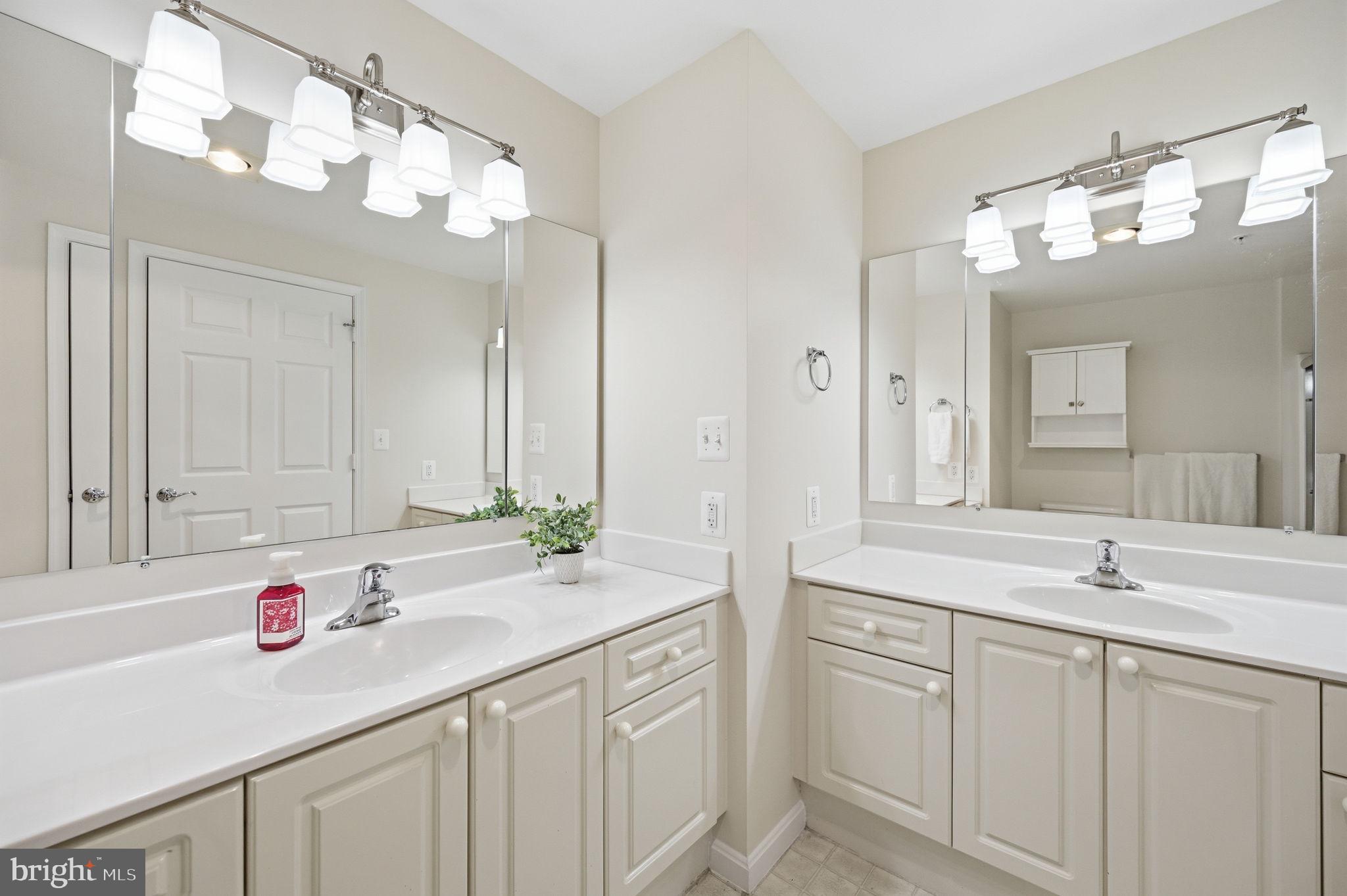 RIVERVIEW AT LANSDOWNE WOODS - Residential