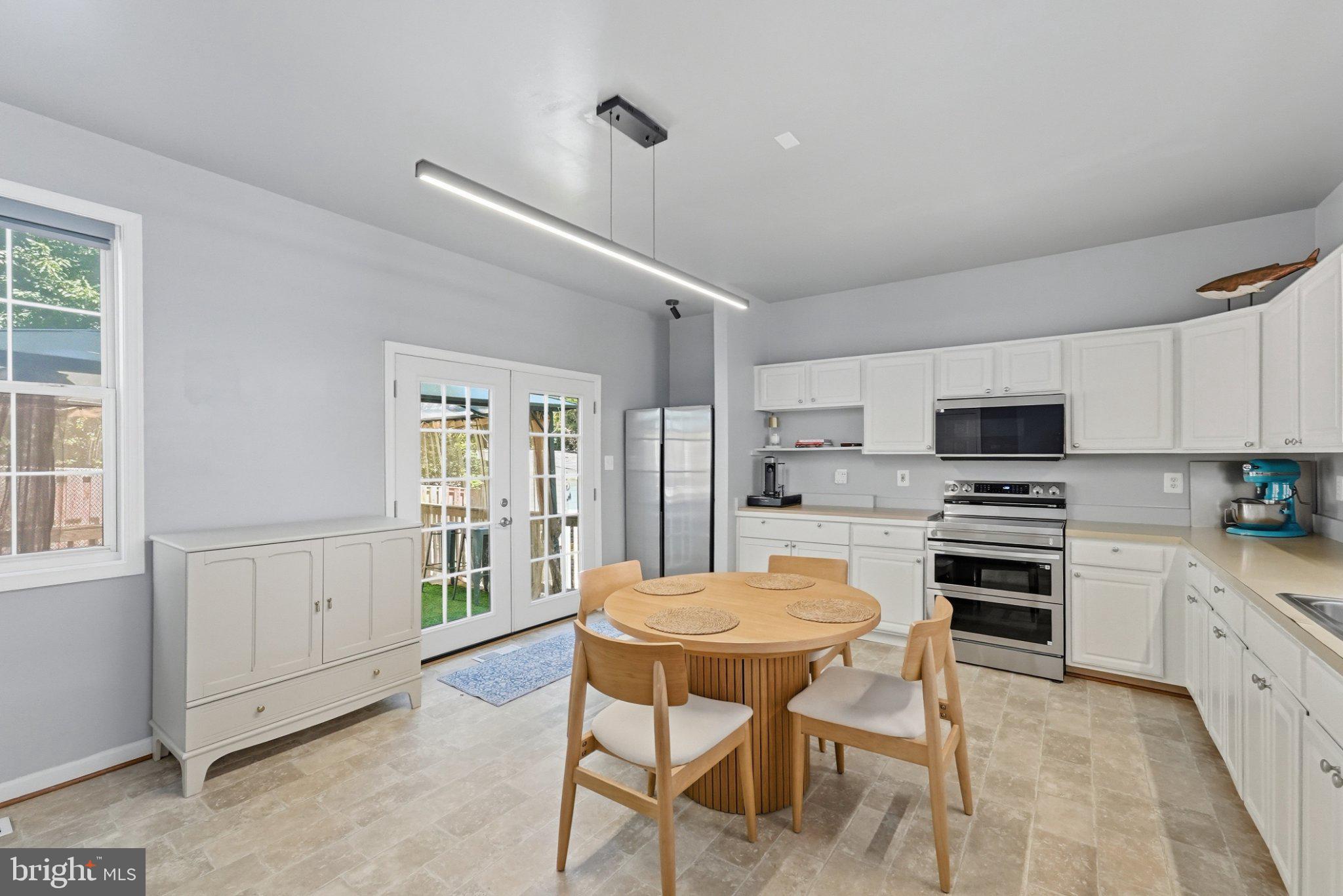 THE MEWS AT MENLOUGH - Residential