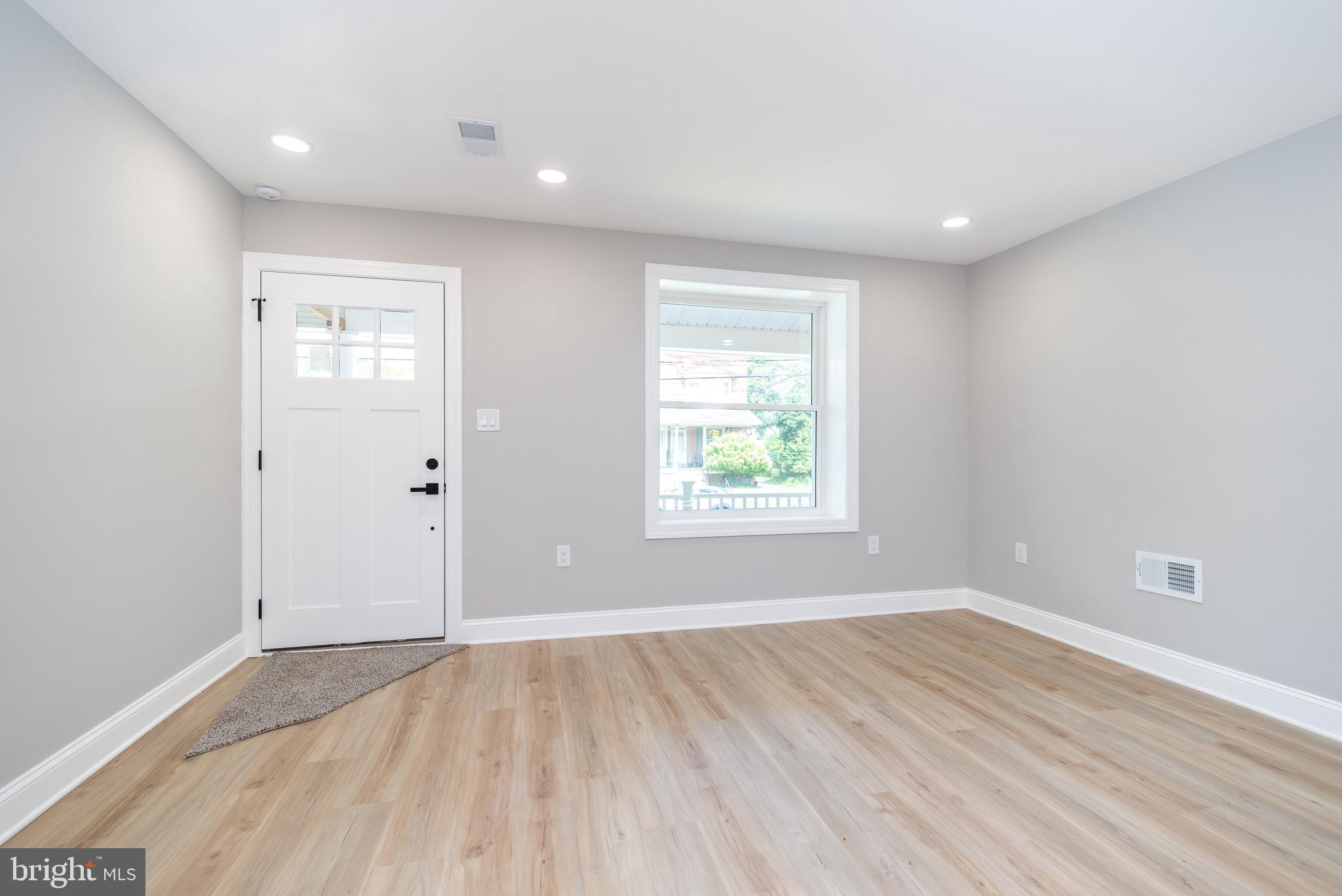 LANSDALE - Residential