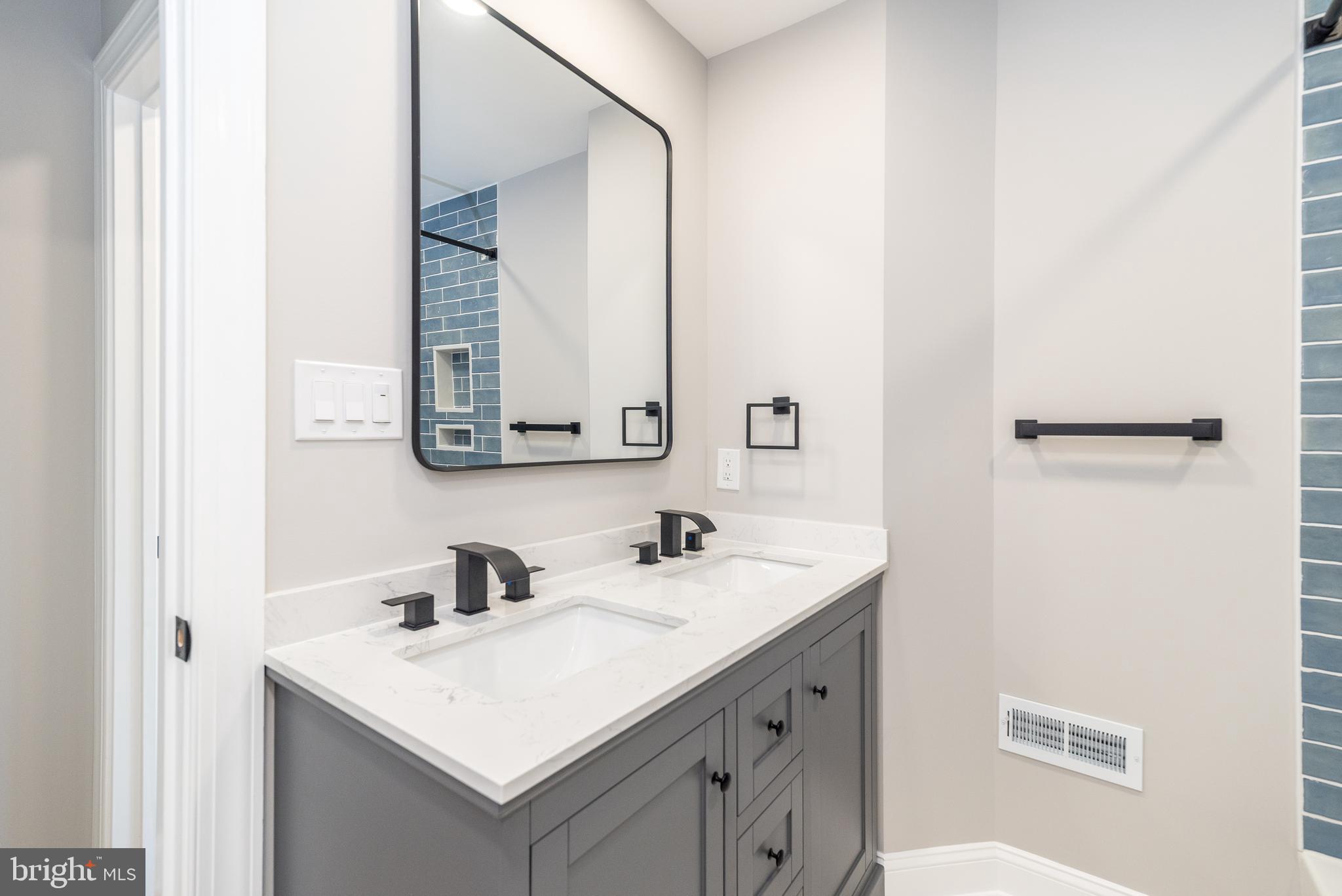 LANSDALE - Residential