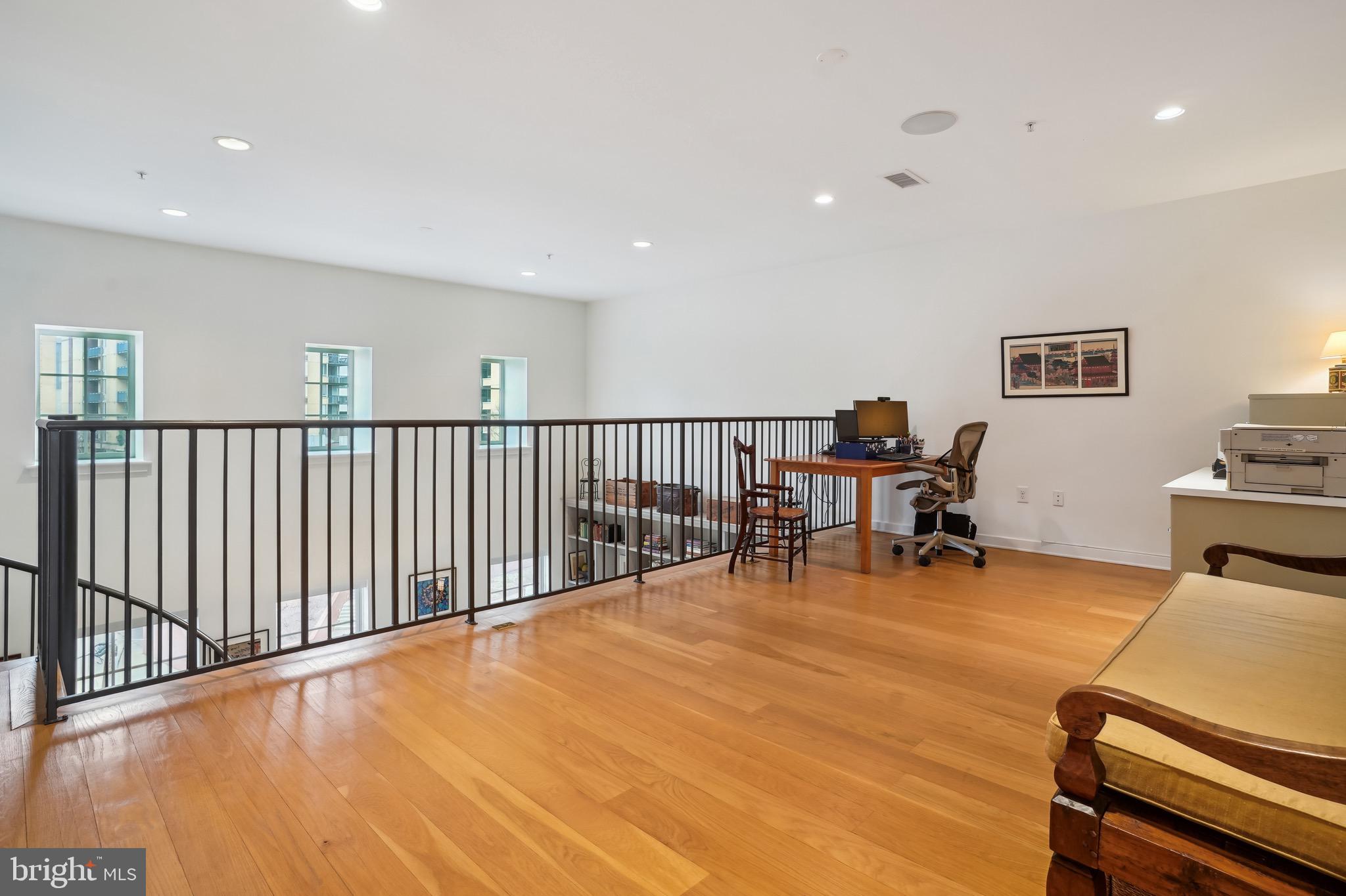 GASLIGHT SQUARE - Residential