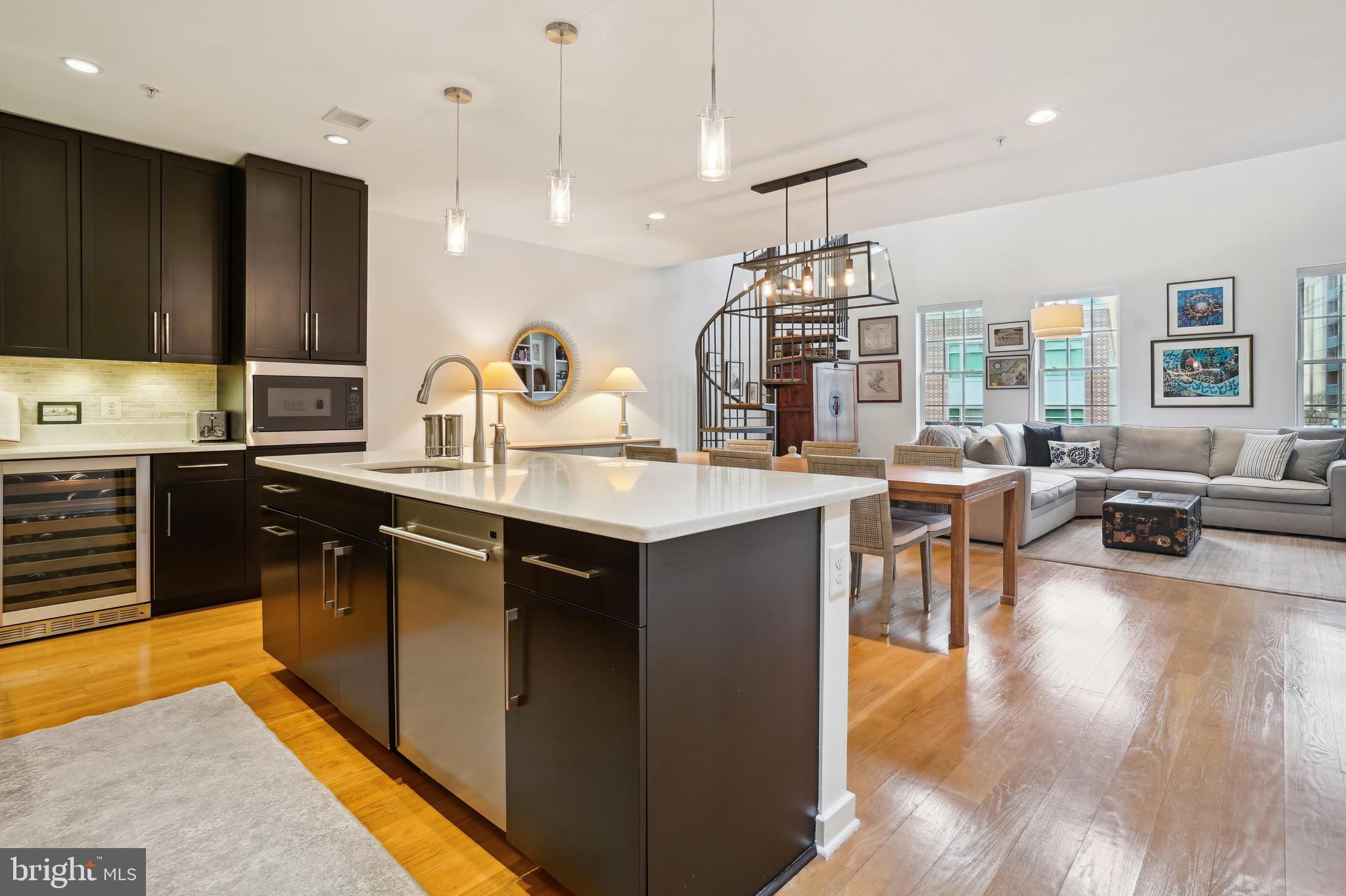 GASLIGHT SQUARE - Residential