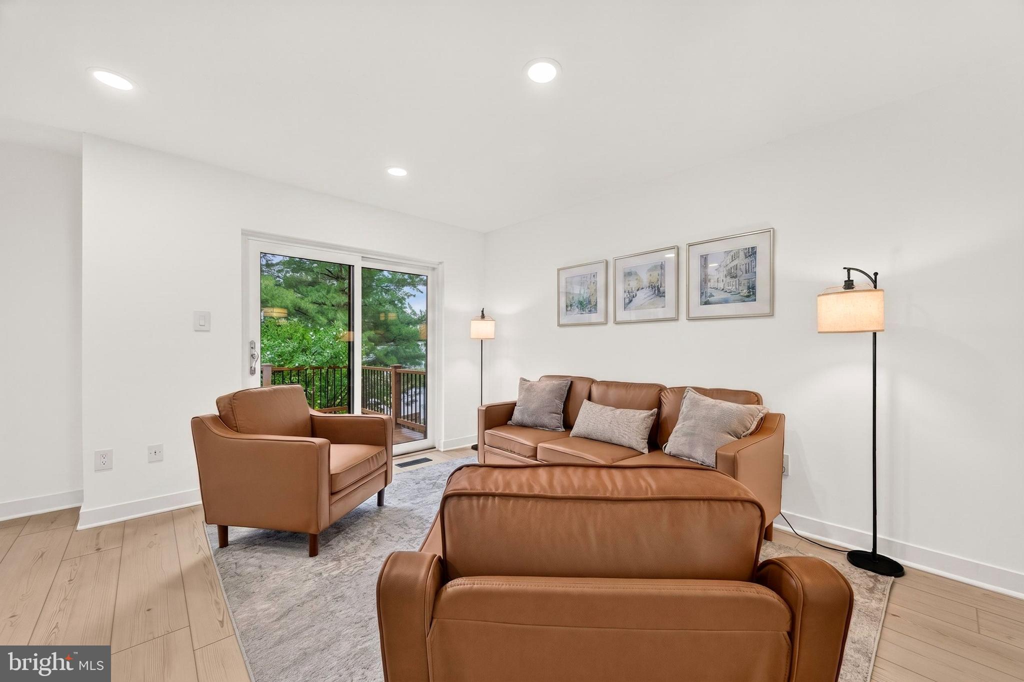 TYSONS COURT - Residential