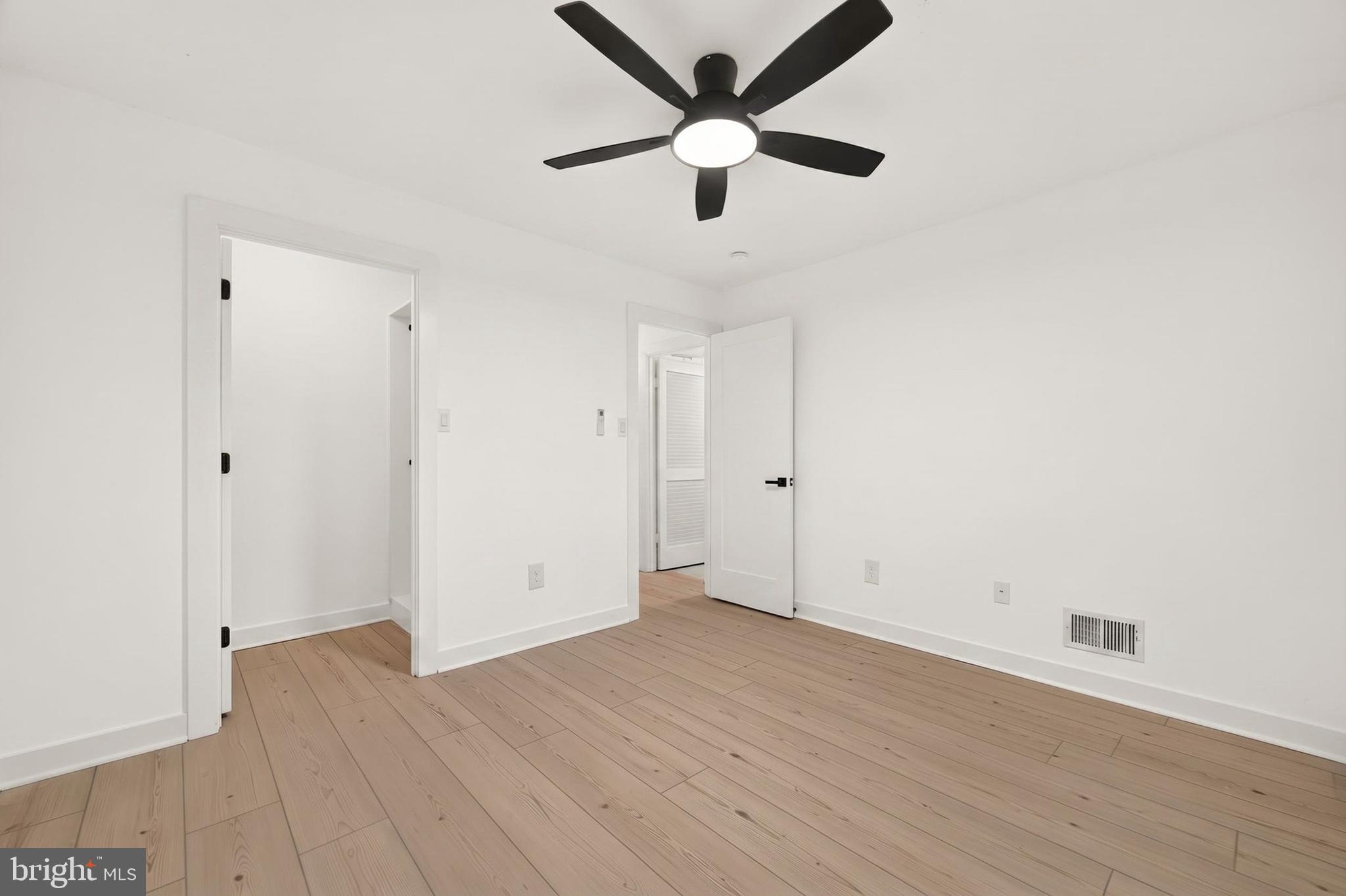 TYSONS COURT - Residential