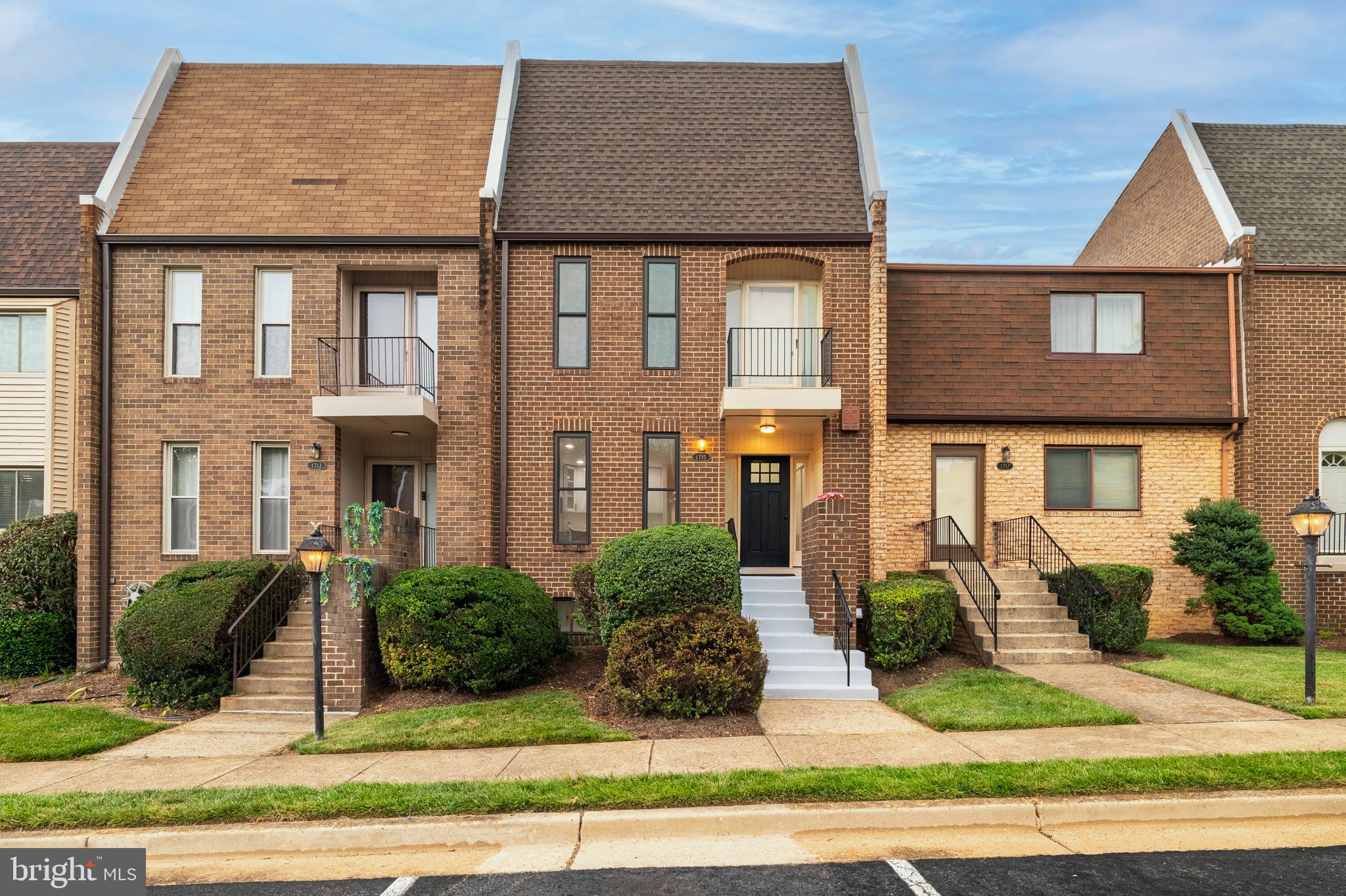 TYSONS COURT - Residential