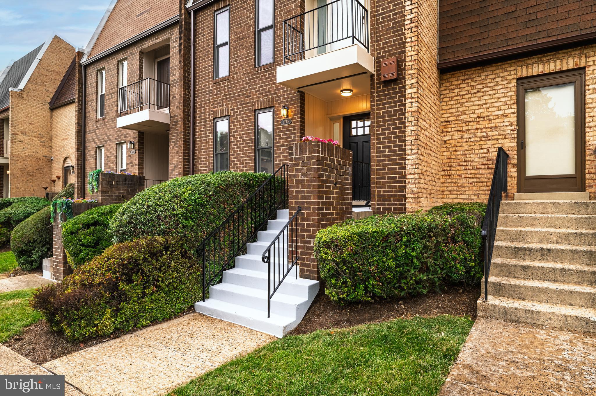 TYSONS COURT - Residential