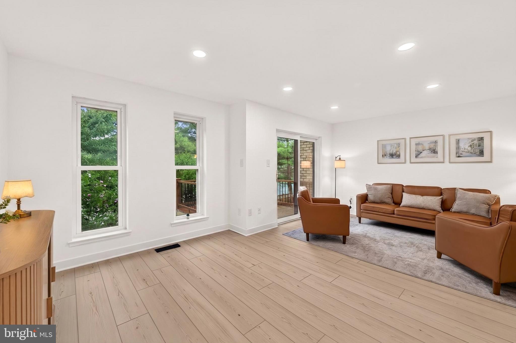 TYSONS COURT - Residential