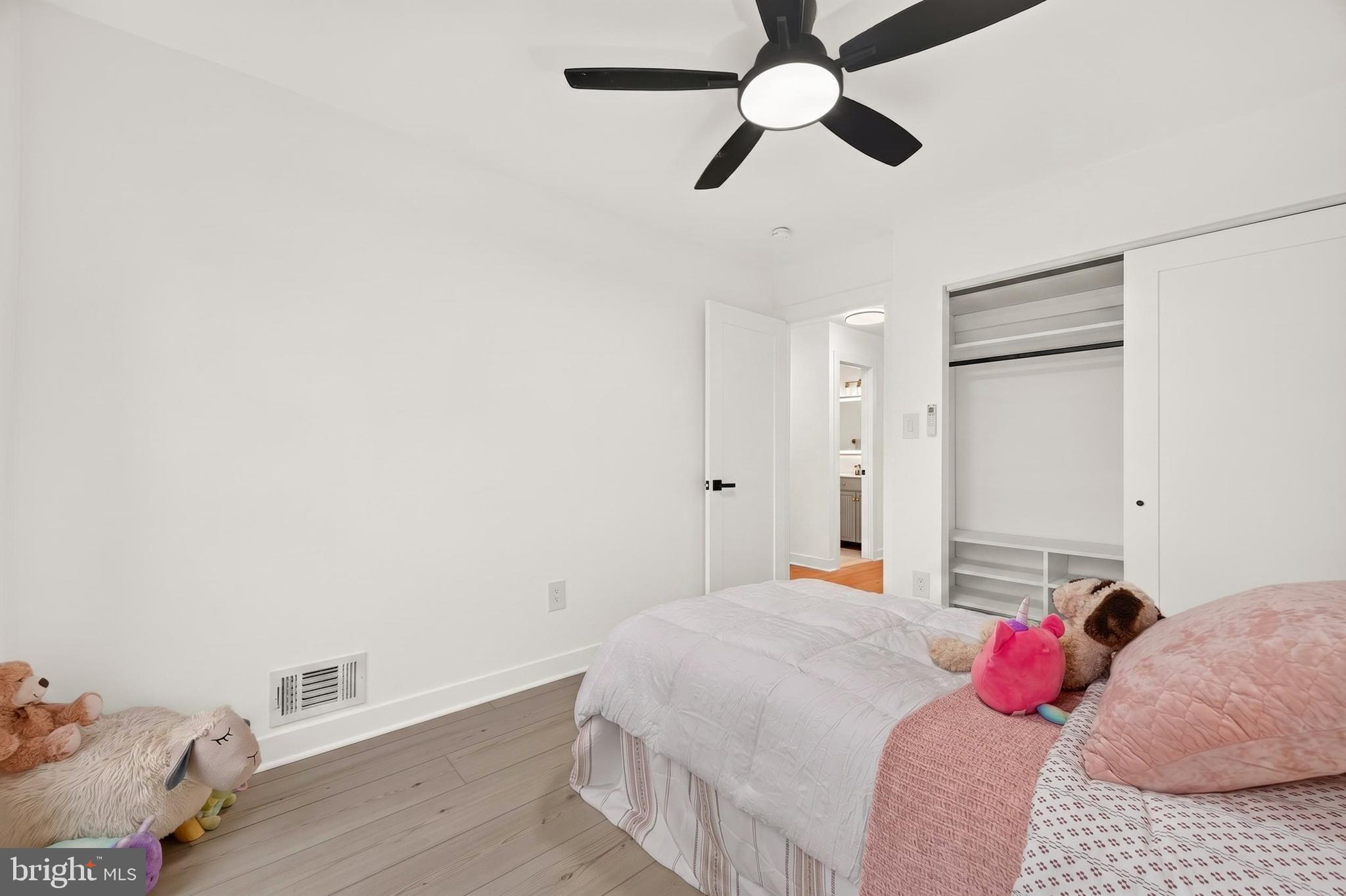 TYSONS COURT - Residential