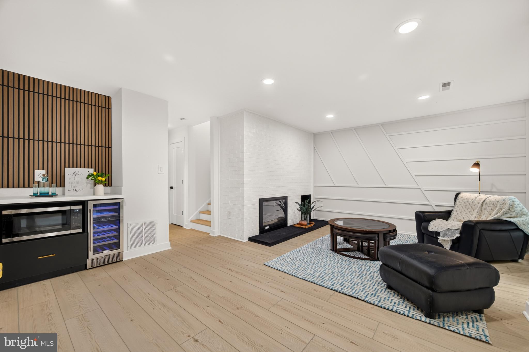 TYSONS COURT - Residential