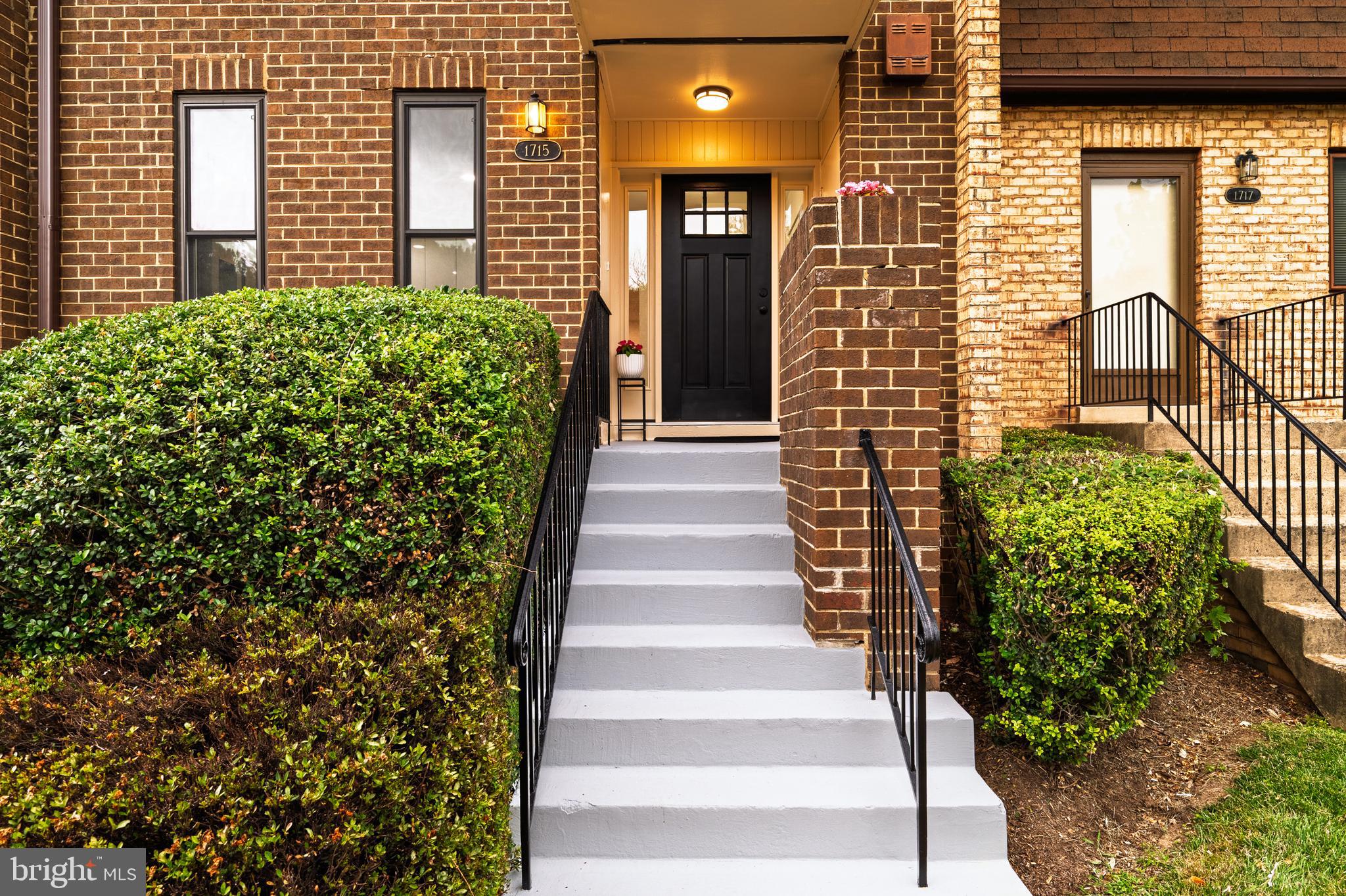 TYSONS COURT - Residential