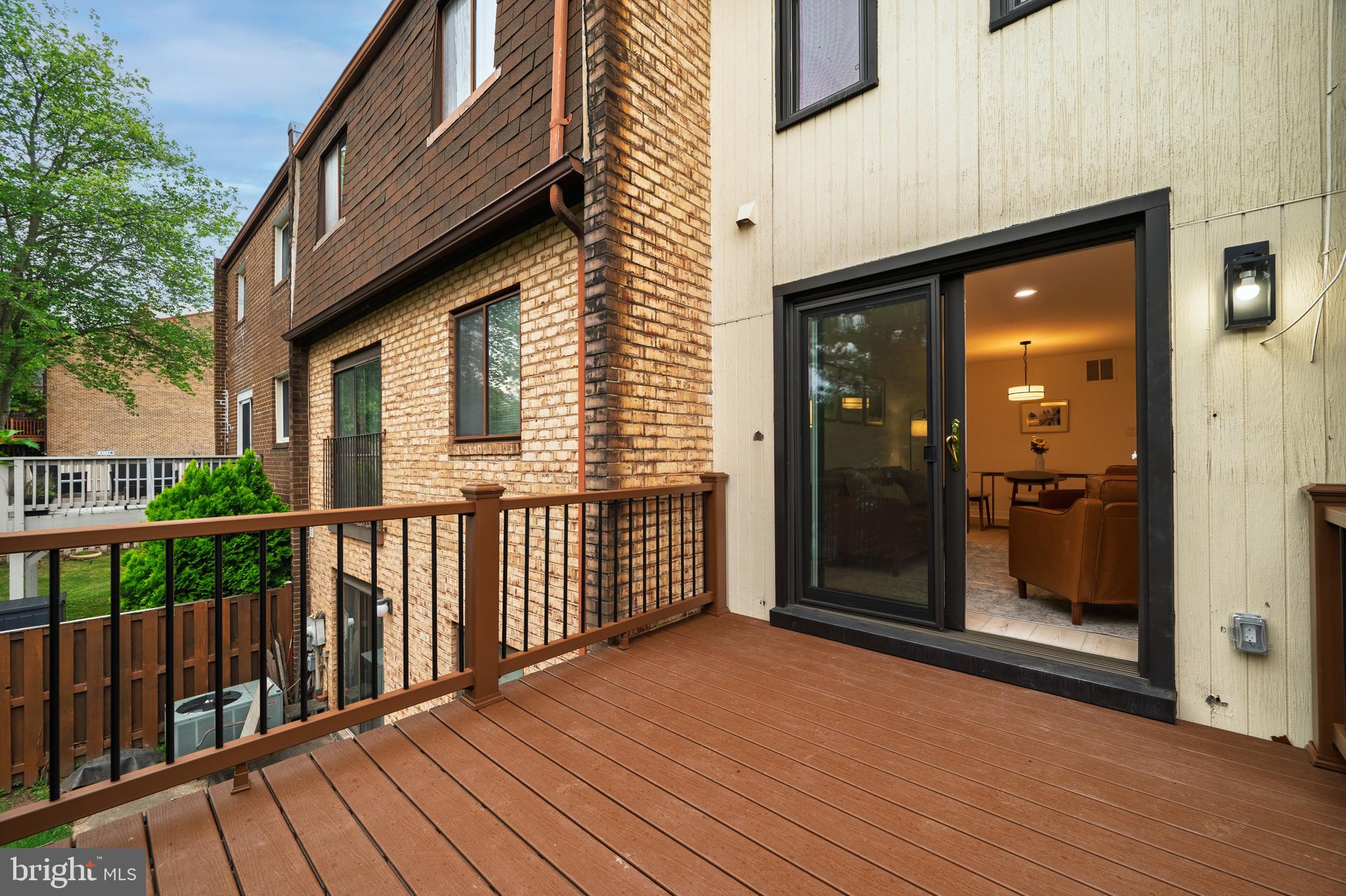 TYSONS COURT - Residential