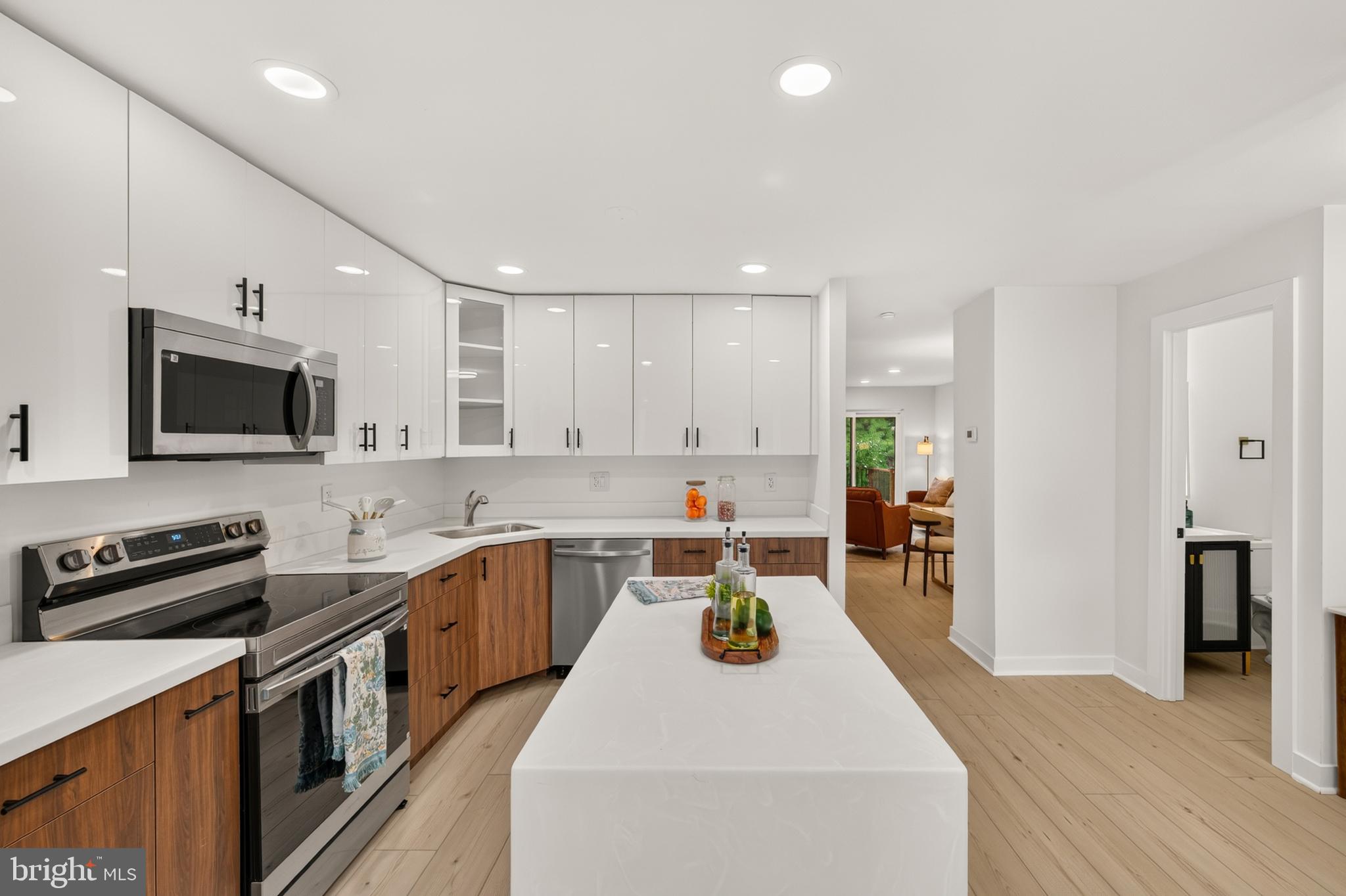 TYSONS COURT - Residential