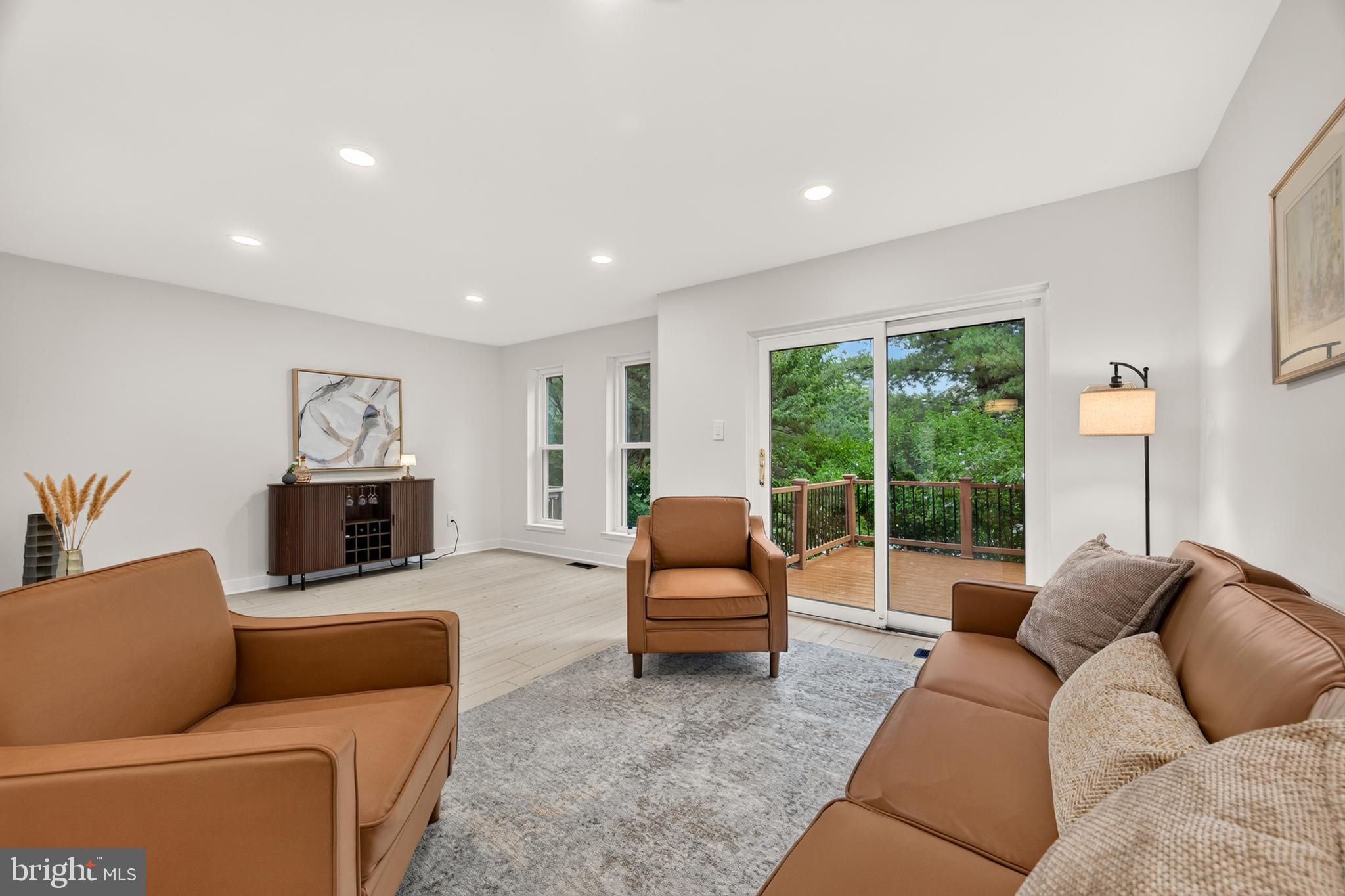 TYSONS COURT - Residential