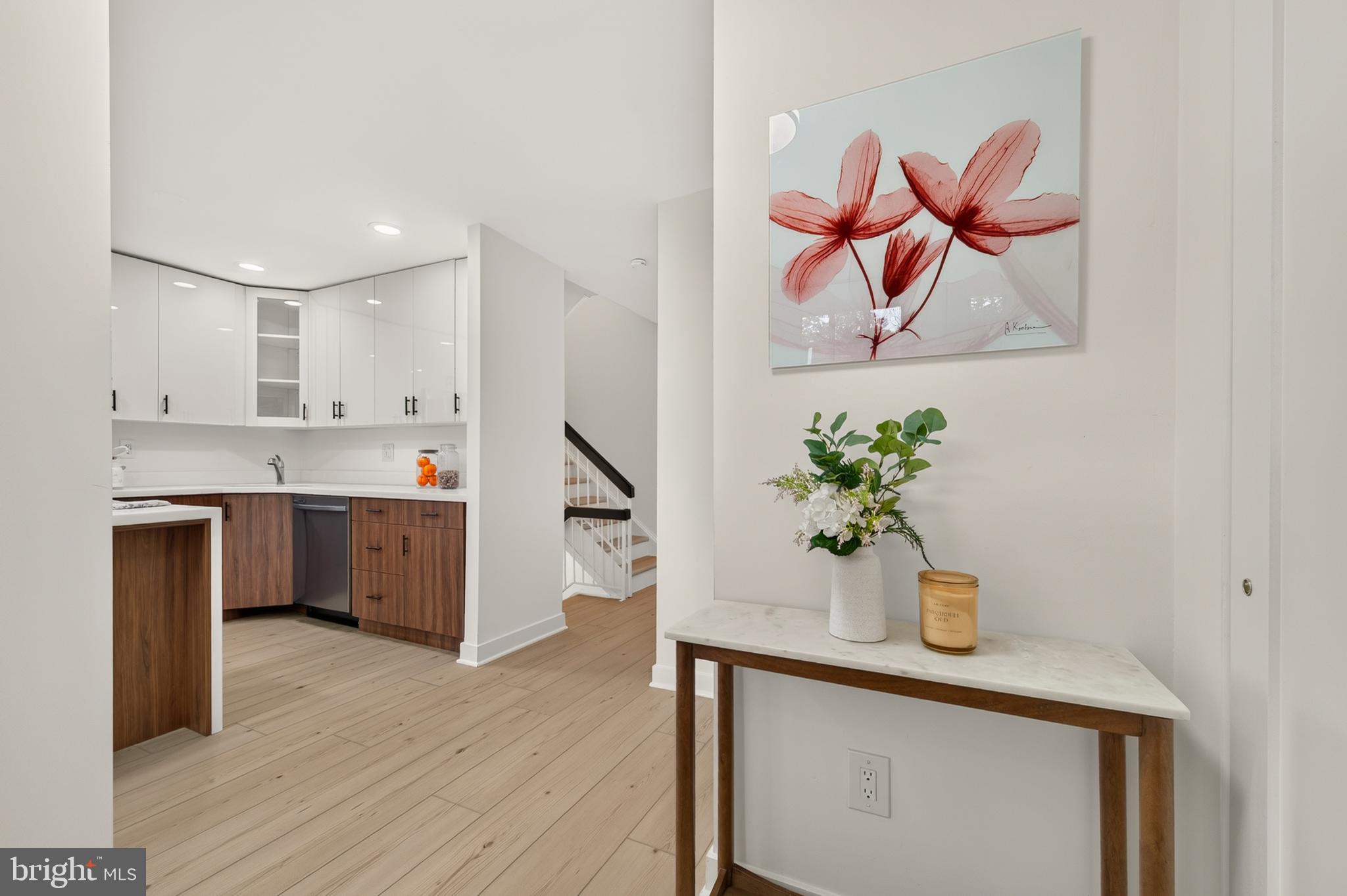 TYSONS COURT - Residential