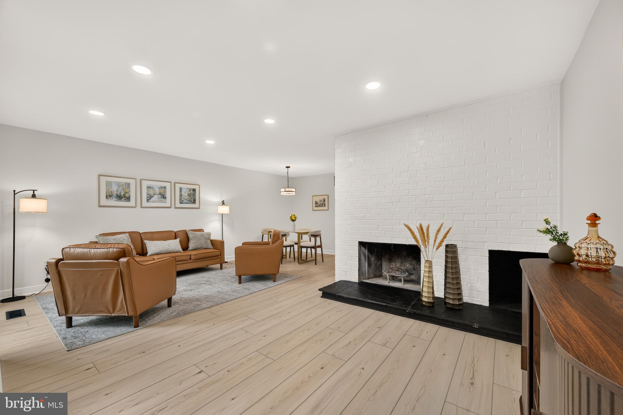 TYSONS COURT - Residential