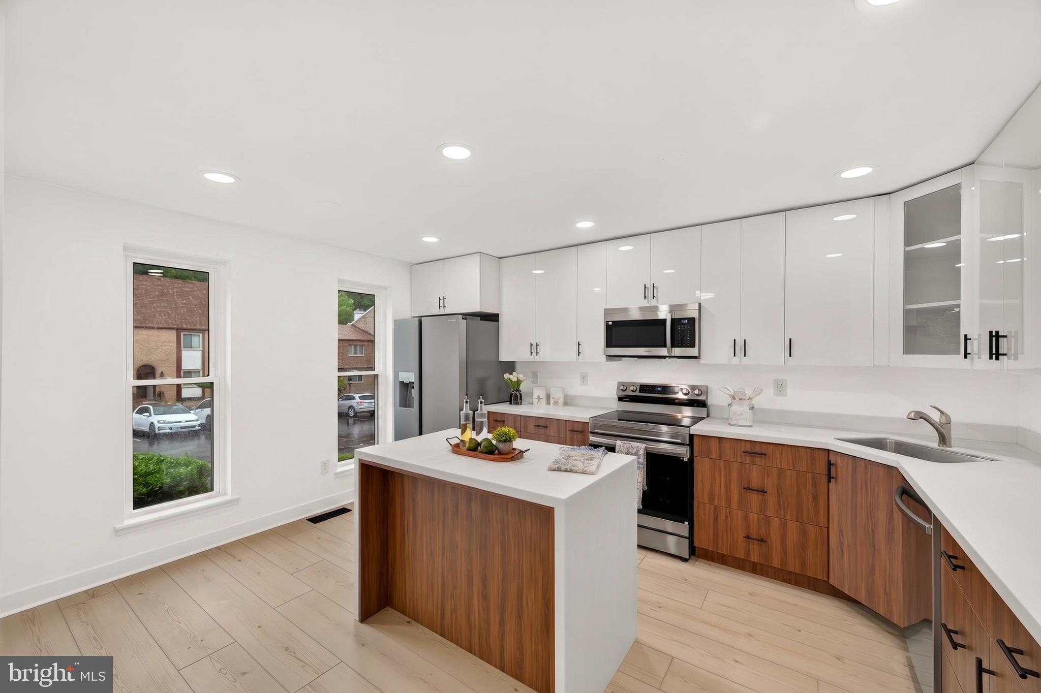 TYSONS COURT - Residential