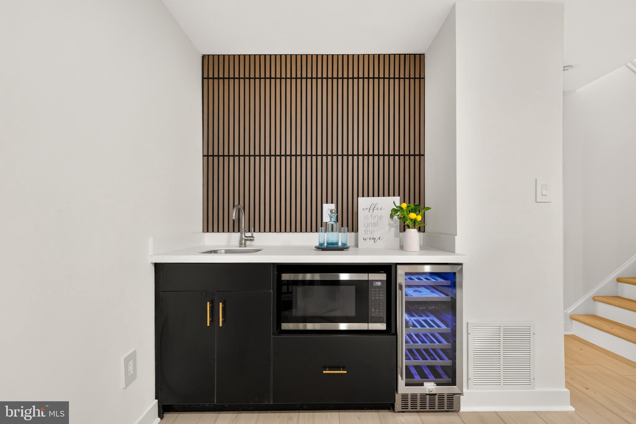 TYSONS COURT - Residential