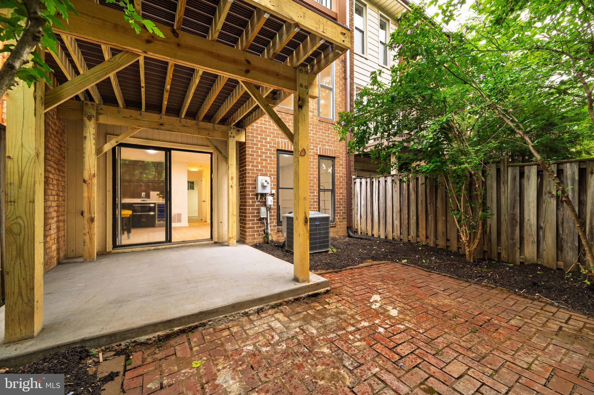 TYSONS COURT - Residential