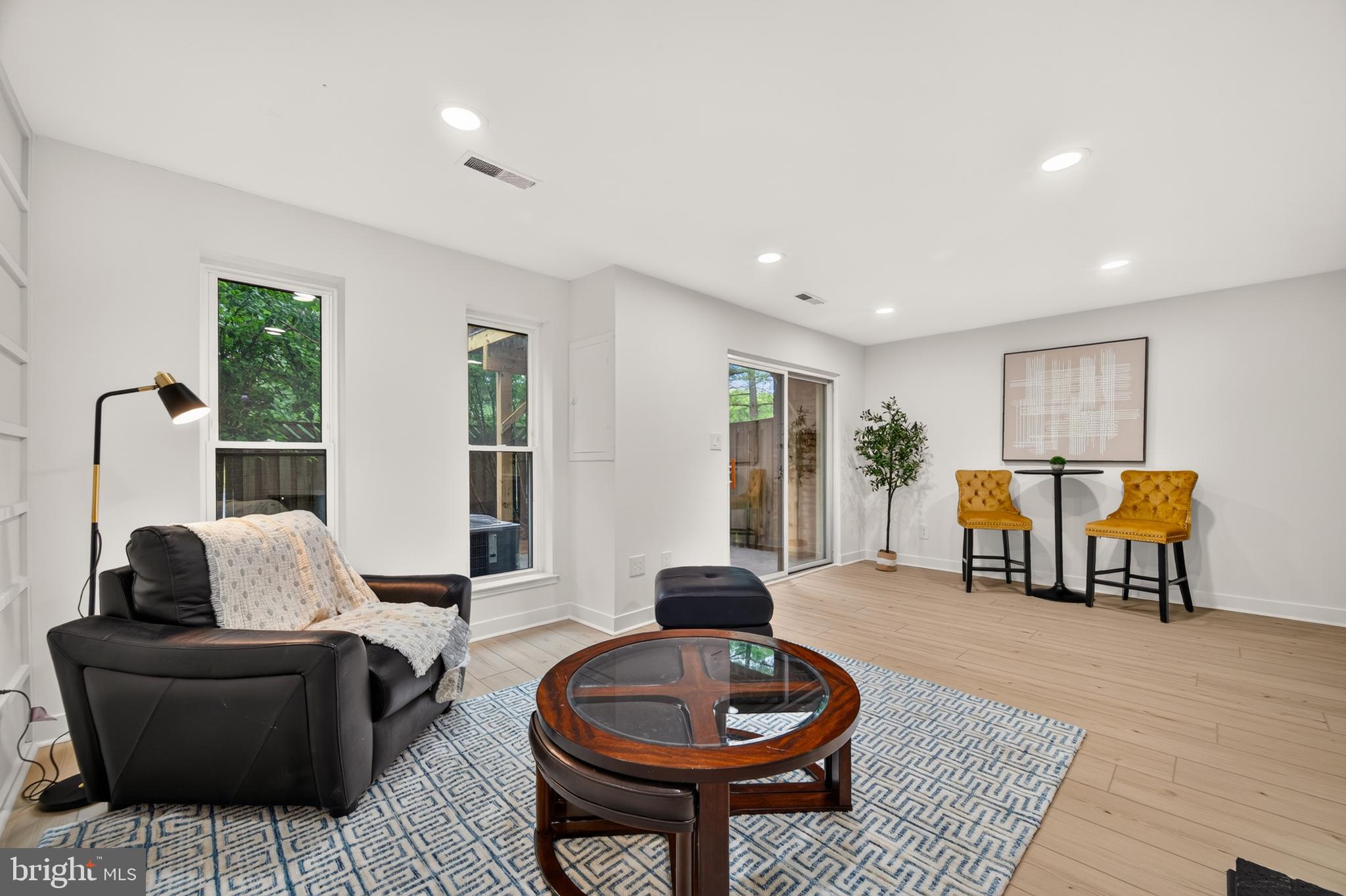 TYSONS COURT - Residential