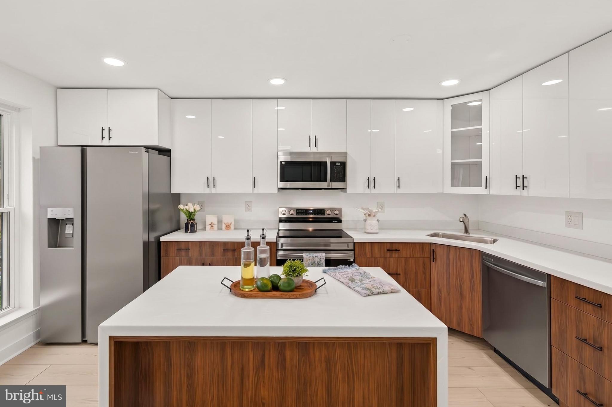 TYSONS COURT - Residential