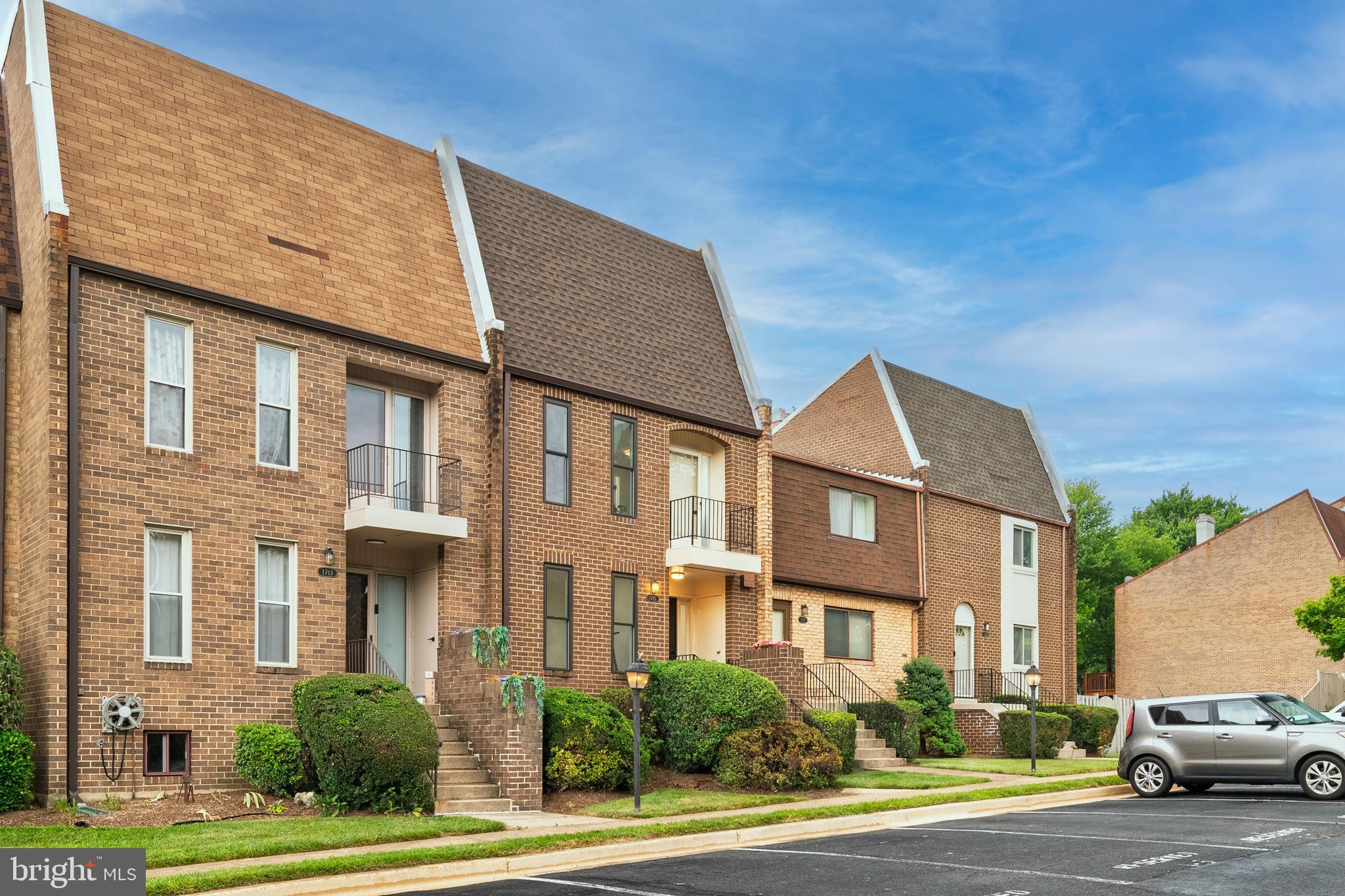 TYSONS COURT - Residential