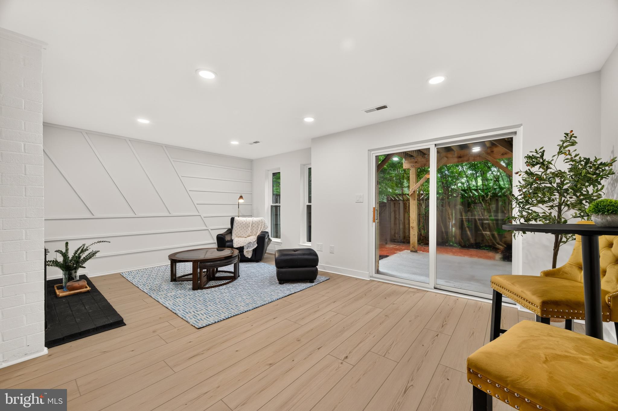TYSONS COURT - Residential