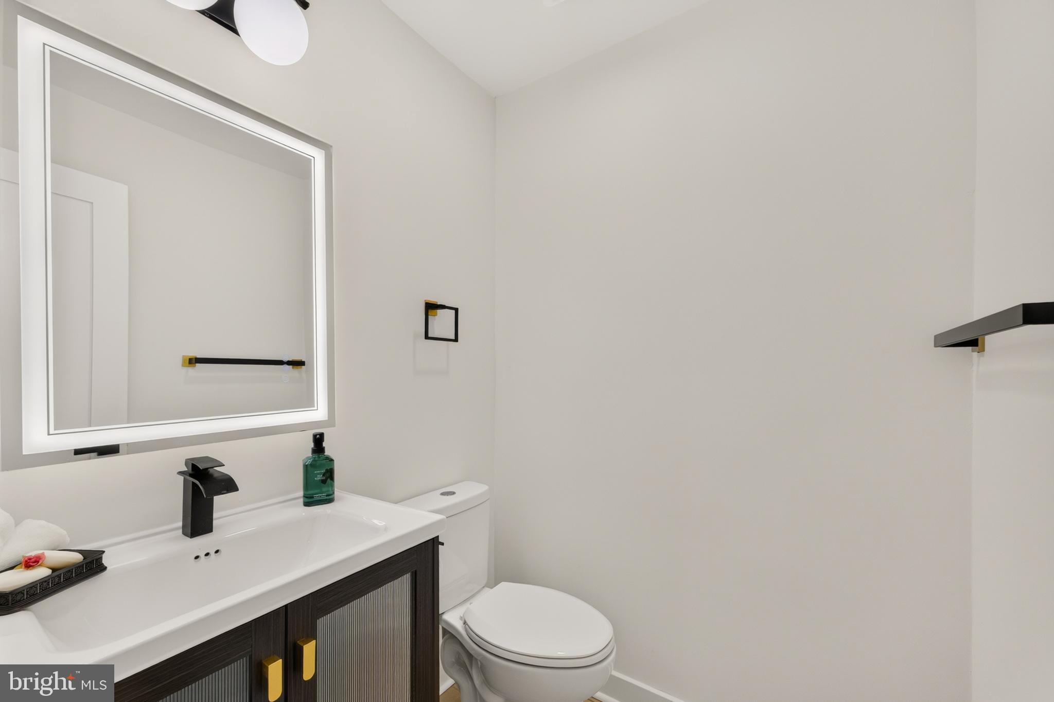 TYSONS COURT - Residential