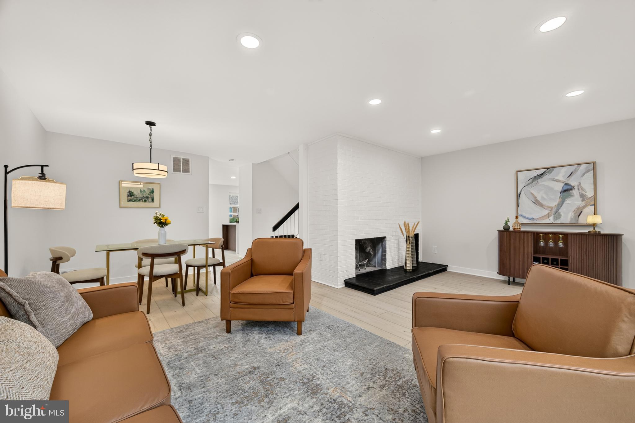 TYSONS COURT - Residential
