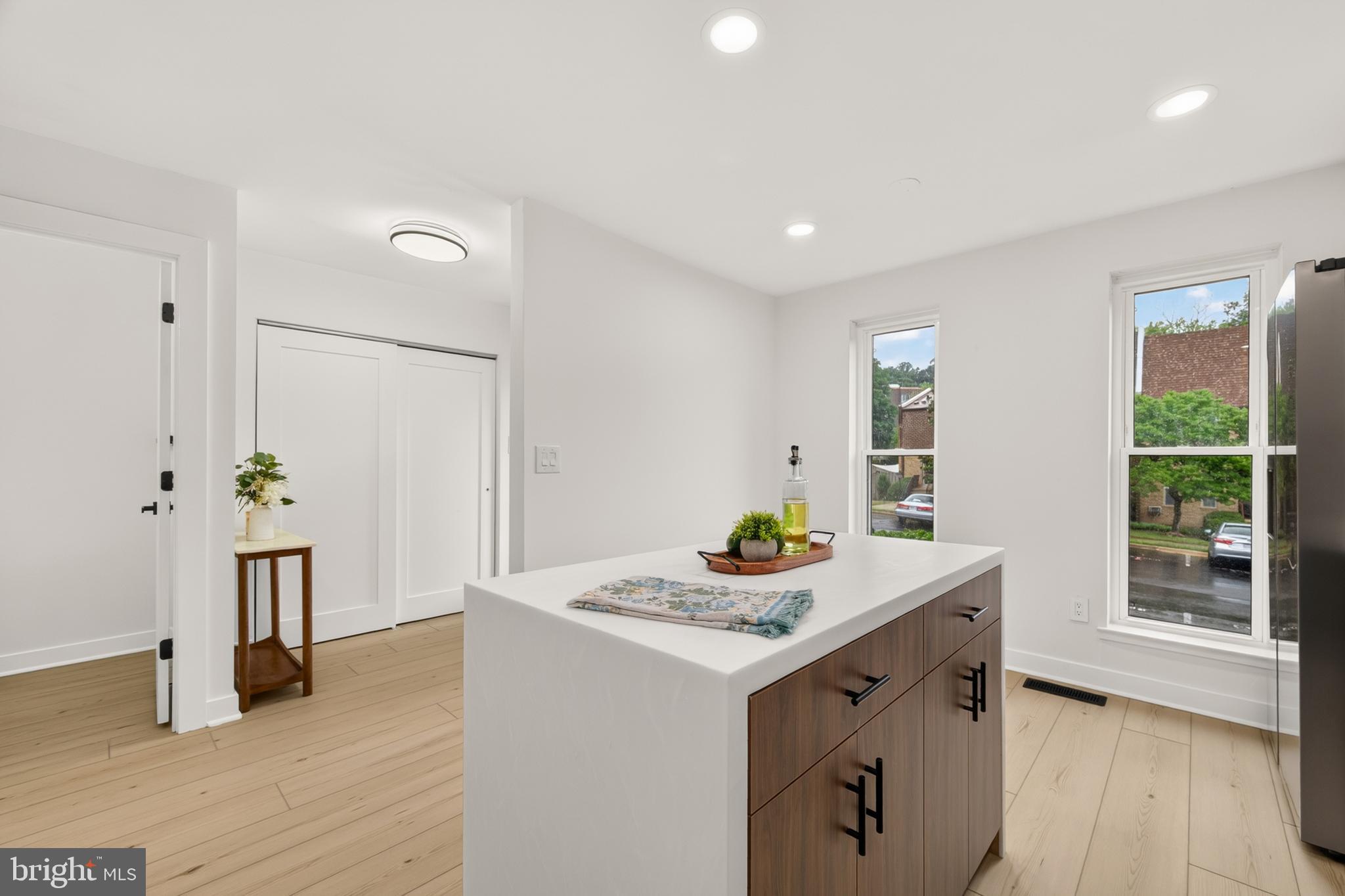 TYSONS COURT - Residential