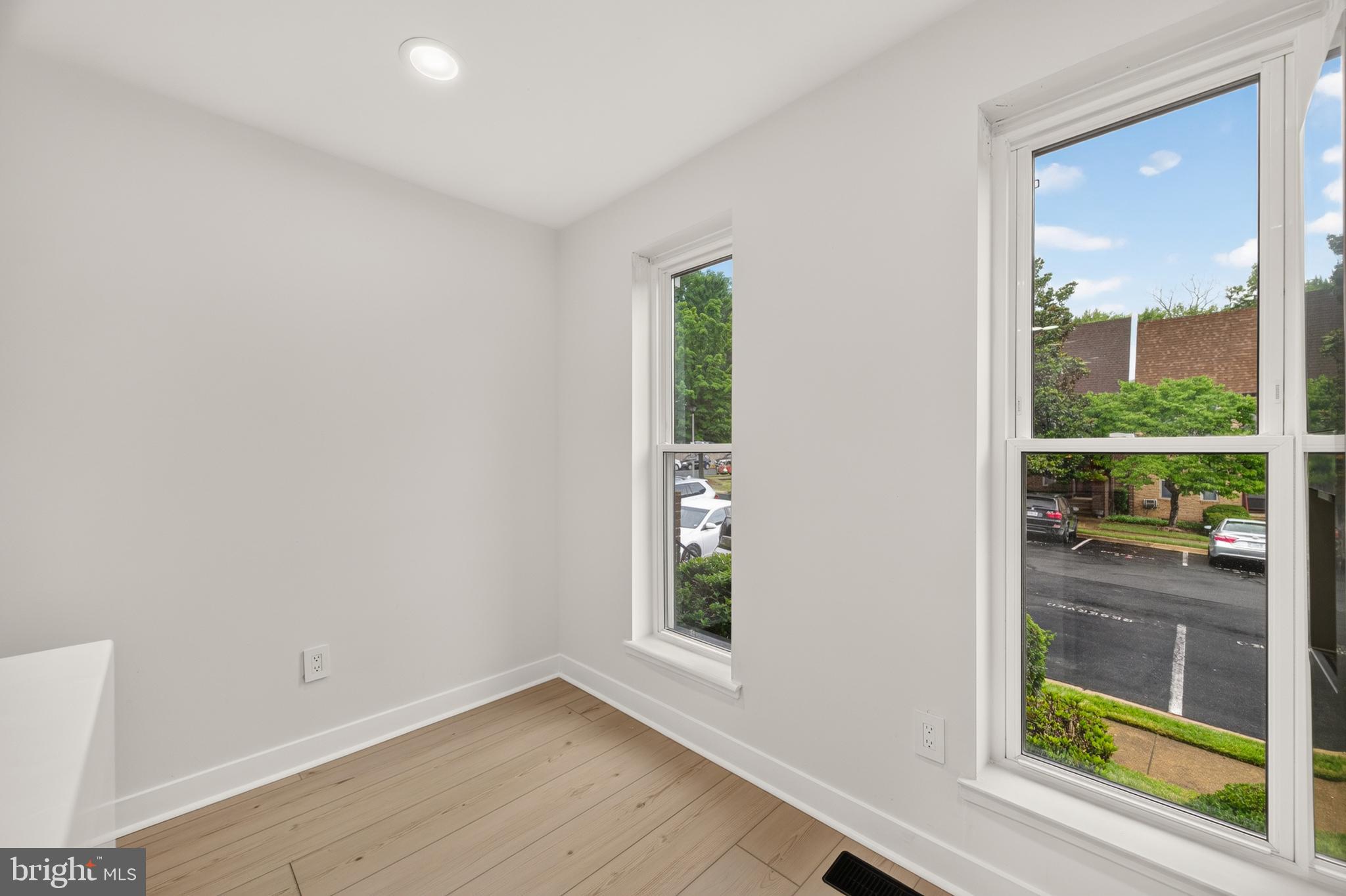 TYSONS COURT - Residential