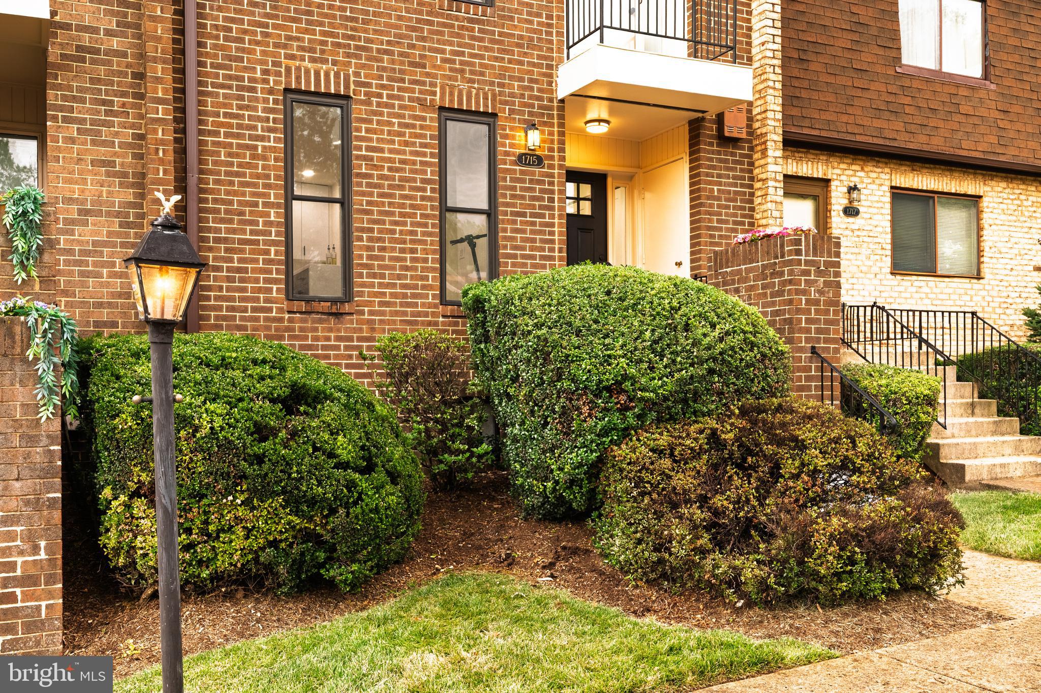 TYSONS COURT - Residential