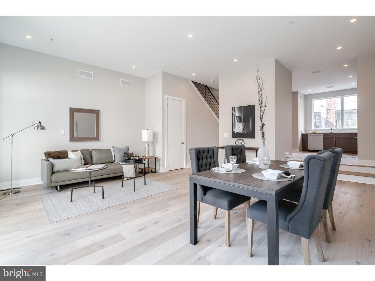 LOGAN SQUARE - Residential