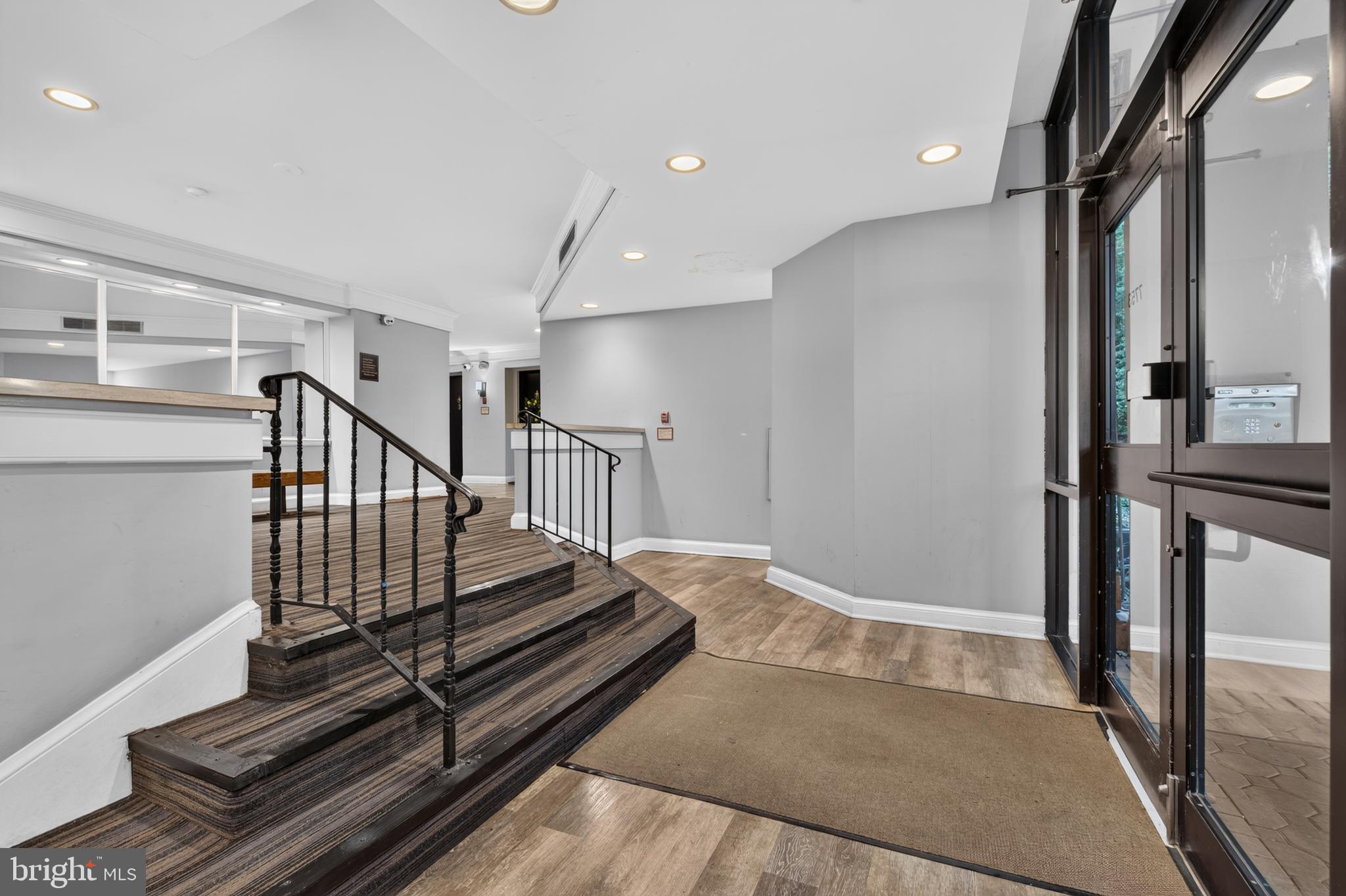 IVYMOUNT COURT - Residential