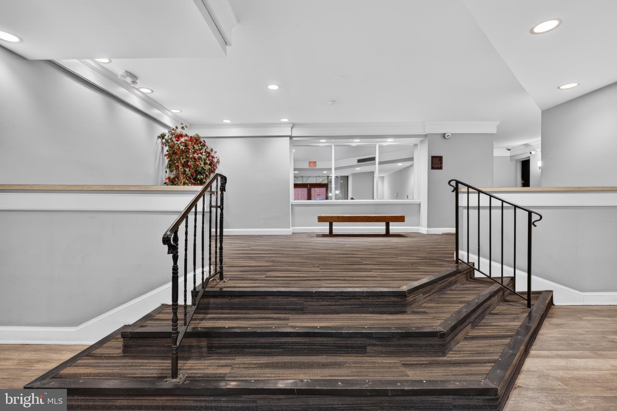 IVYMOUNT COURT - Residential
