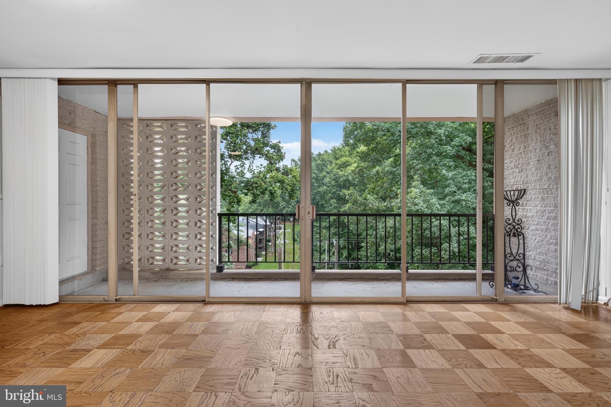IVYMOUNT COURT - Residential