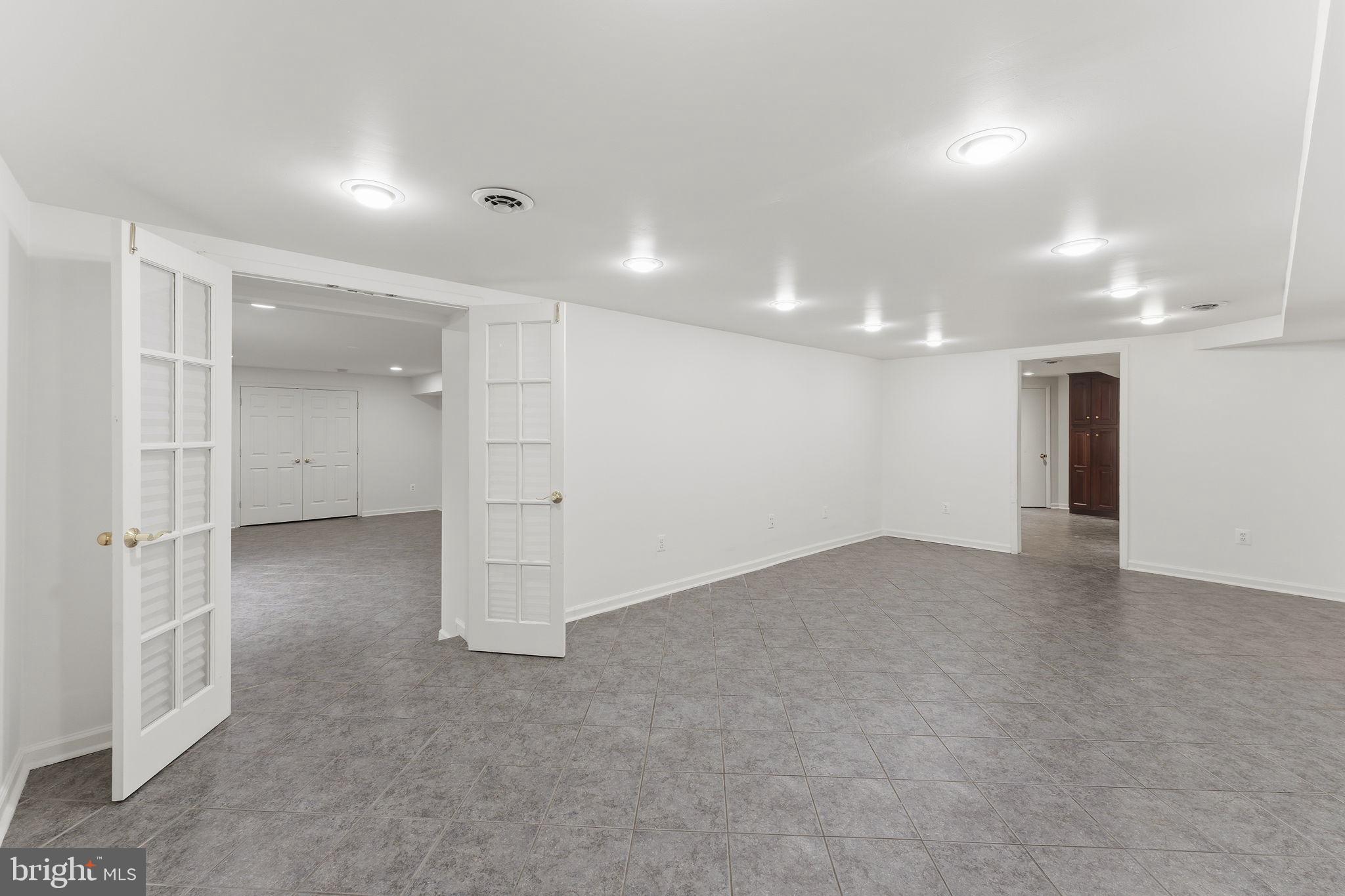 LAWNVALE ESTATES - Residential