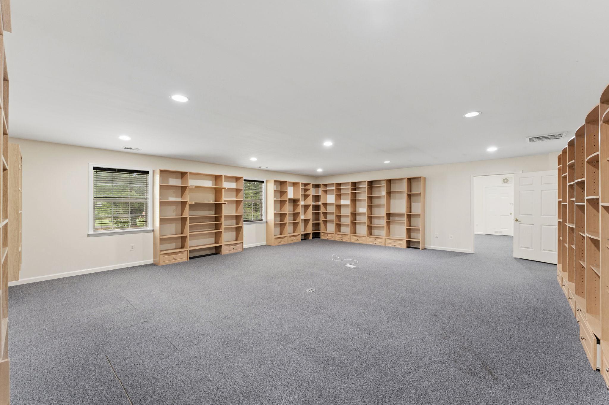 LAWNVALE ESTATES - Residential