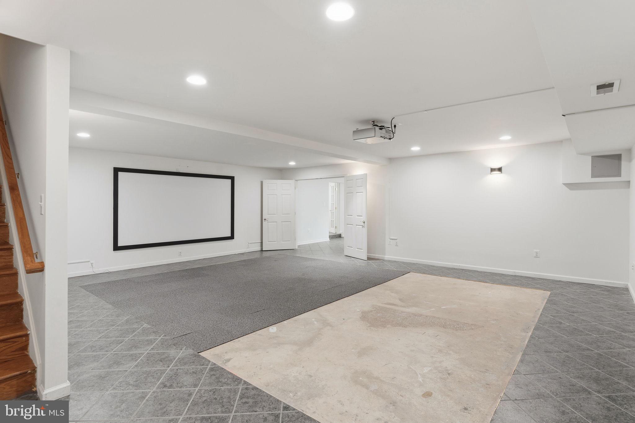 LAWNVALE ESTATES - Residential