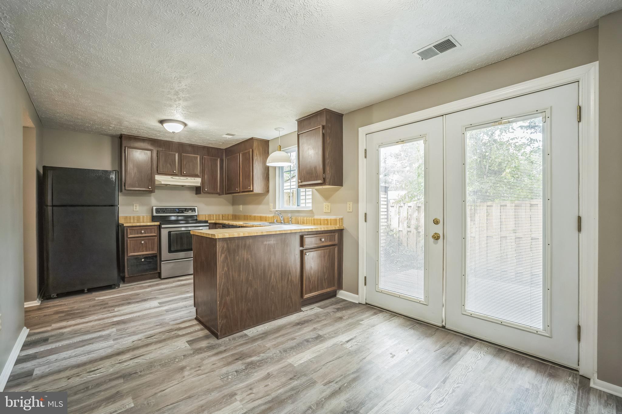 ROLLINGWOOD VILLAGE - Residential Lease