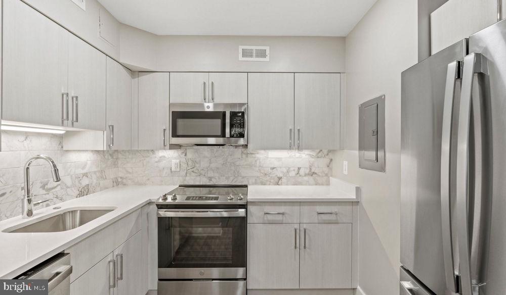 CATHEDRAL HEIGHTS - Residential Lease