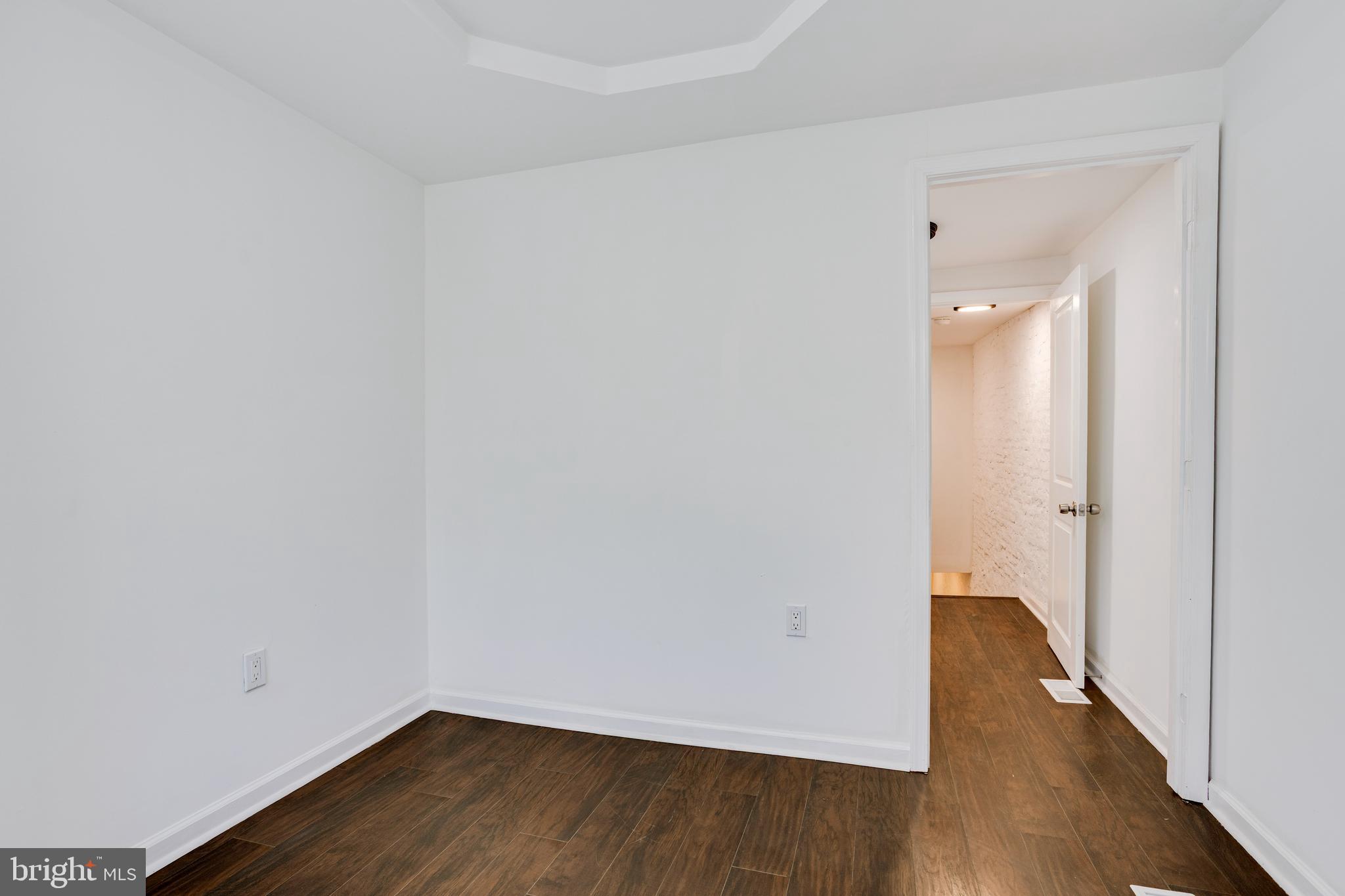 EAST KENSINGTON - Residential