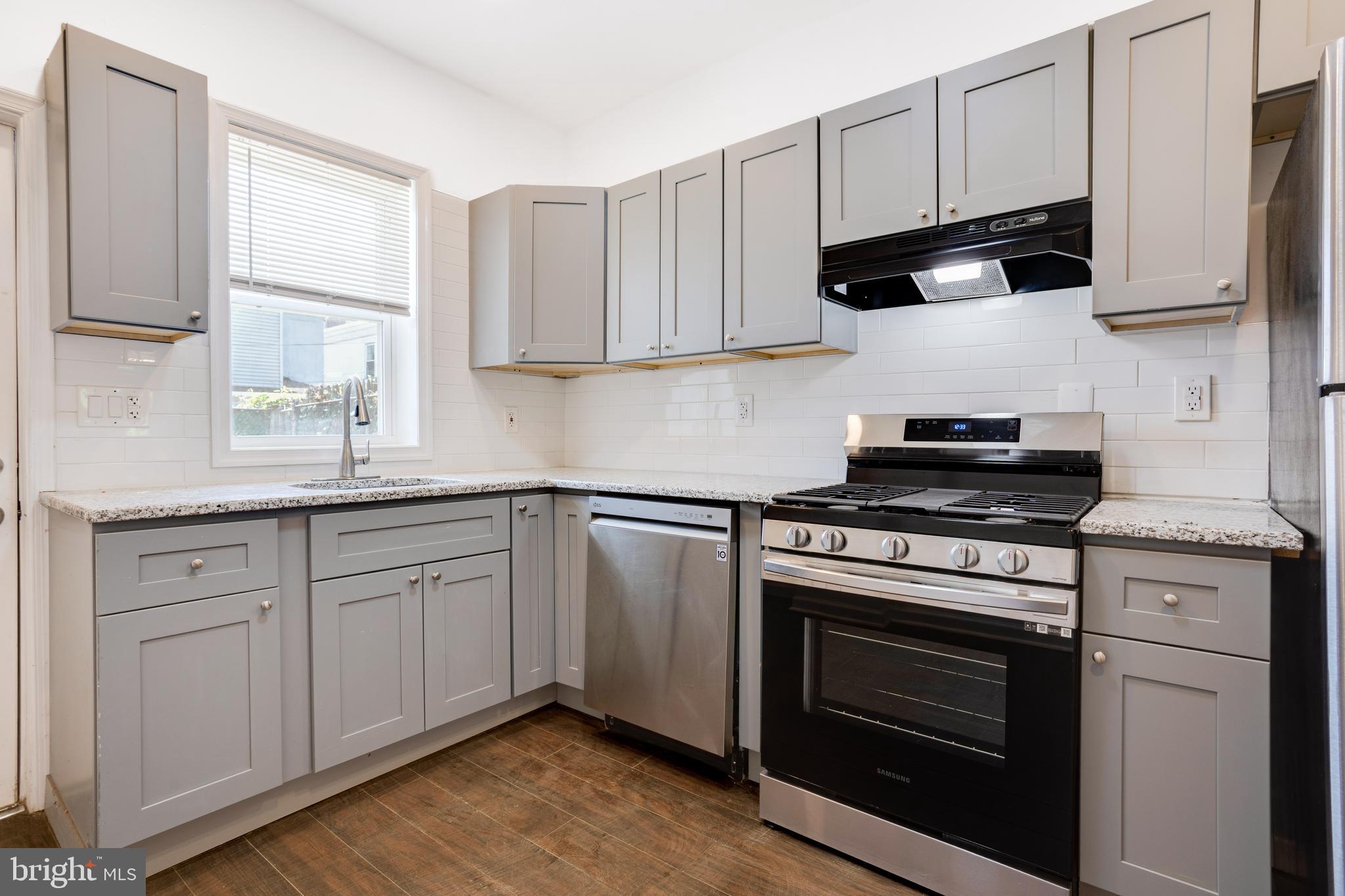 EAST KENSINGTON - Residential