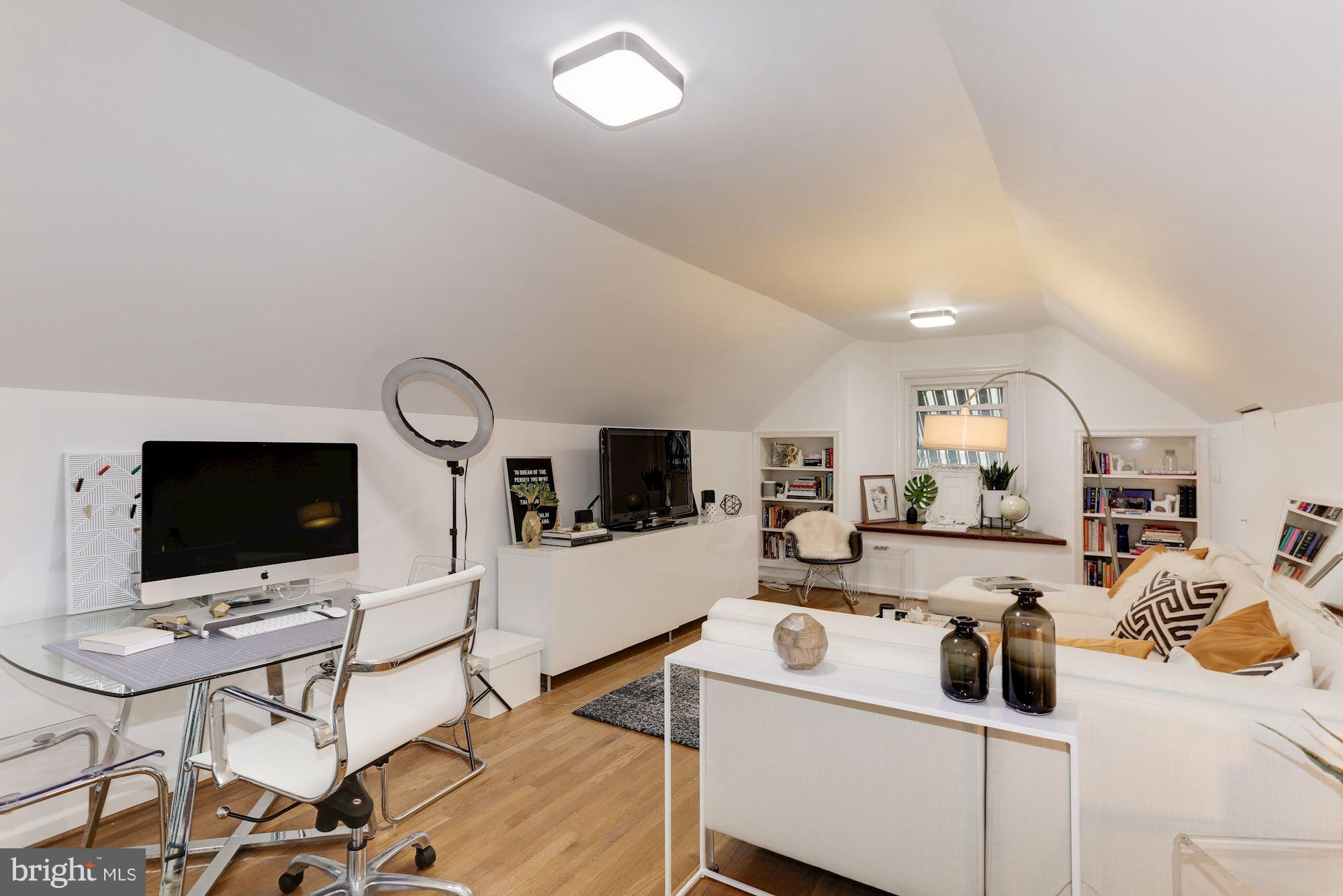 WOODSIDE KNOLLS - Residential