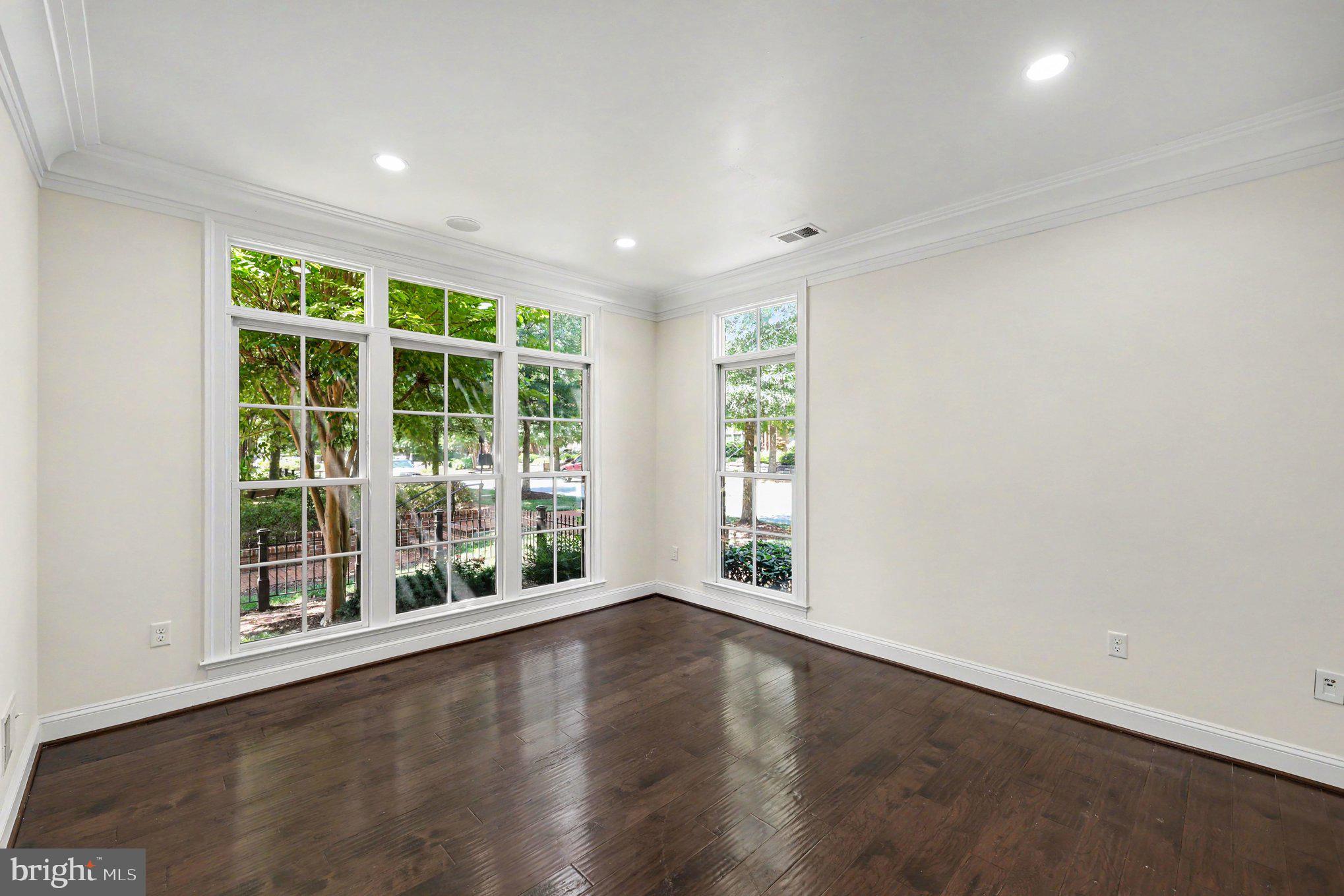 SYMPHONY PARK - Residential