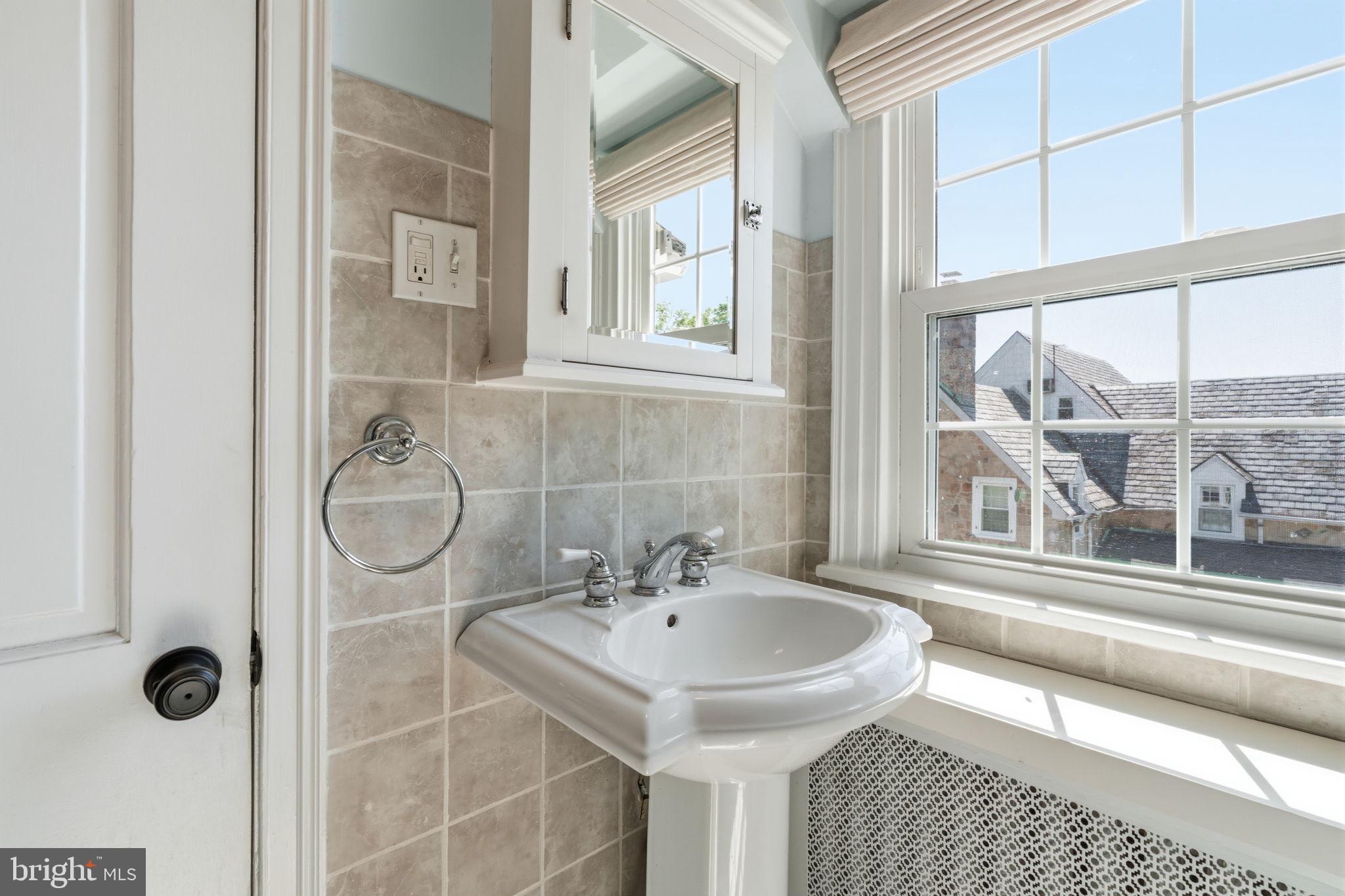 JENKINTOWN MANOR - Residential